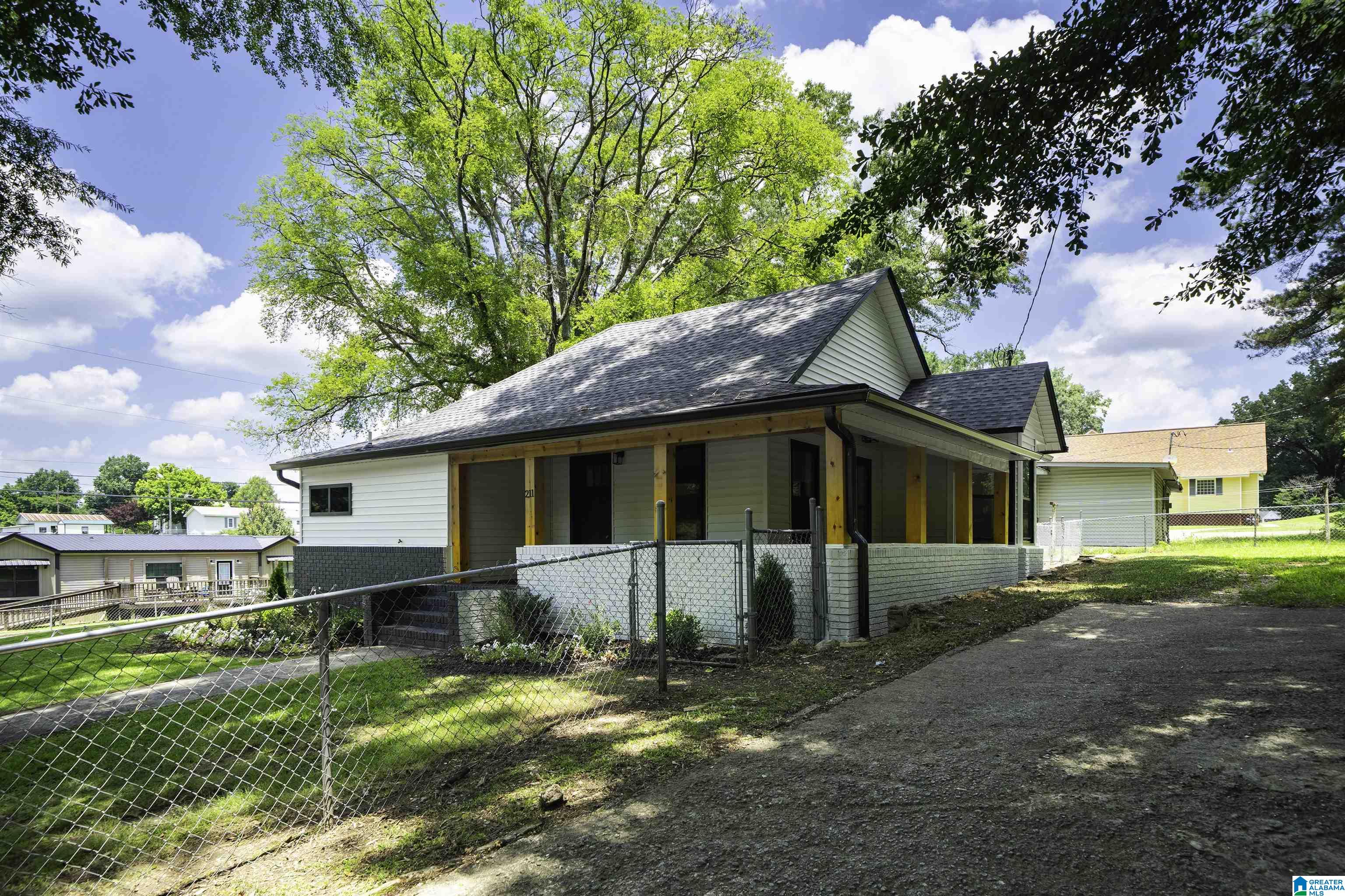 211 5TH AVENUE NE