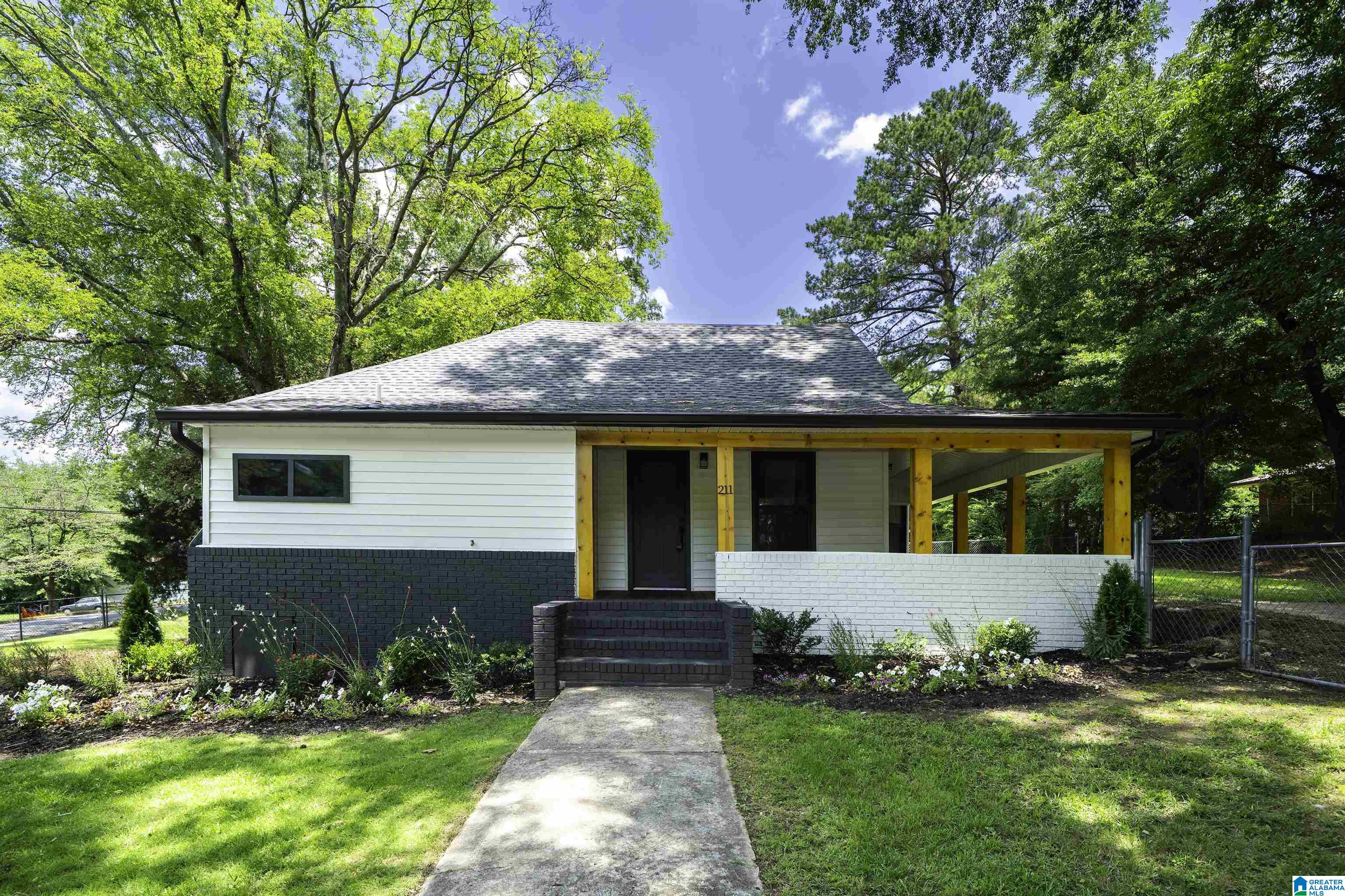 211 5TH AVENUE NE