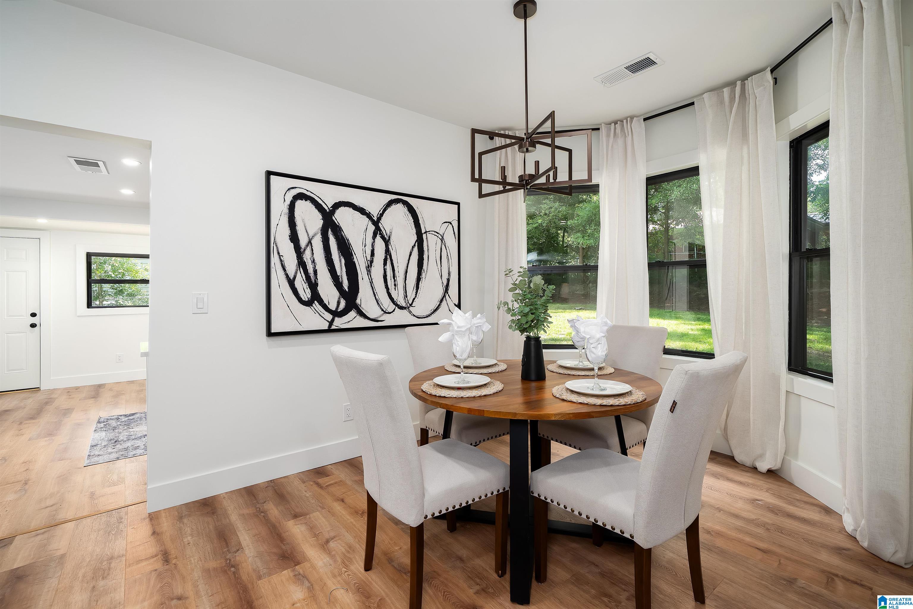 211 5TH AVENUE NE