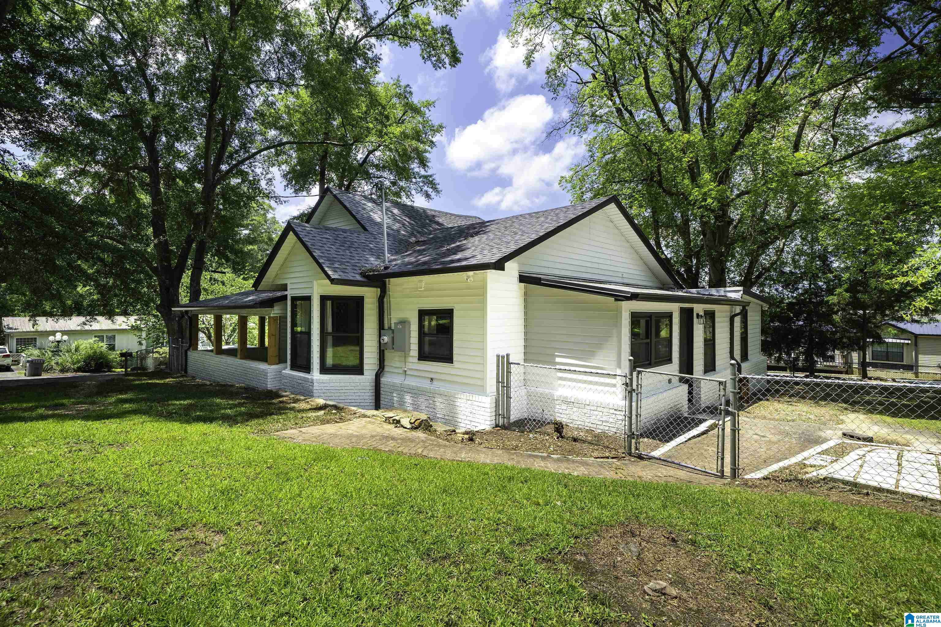 211 5TH AVENUE NE
