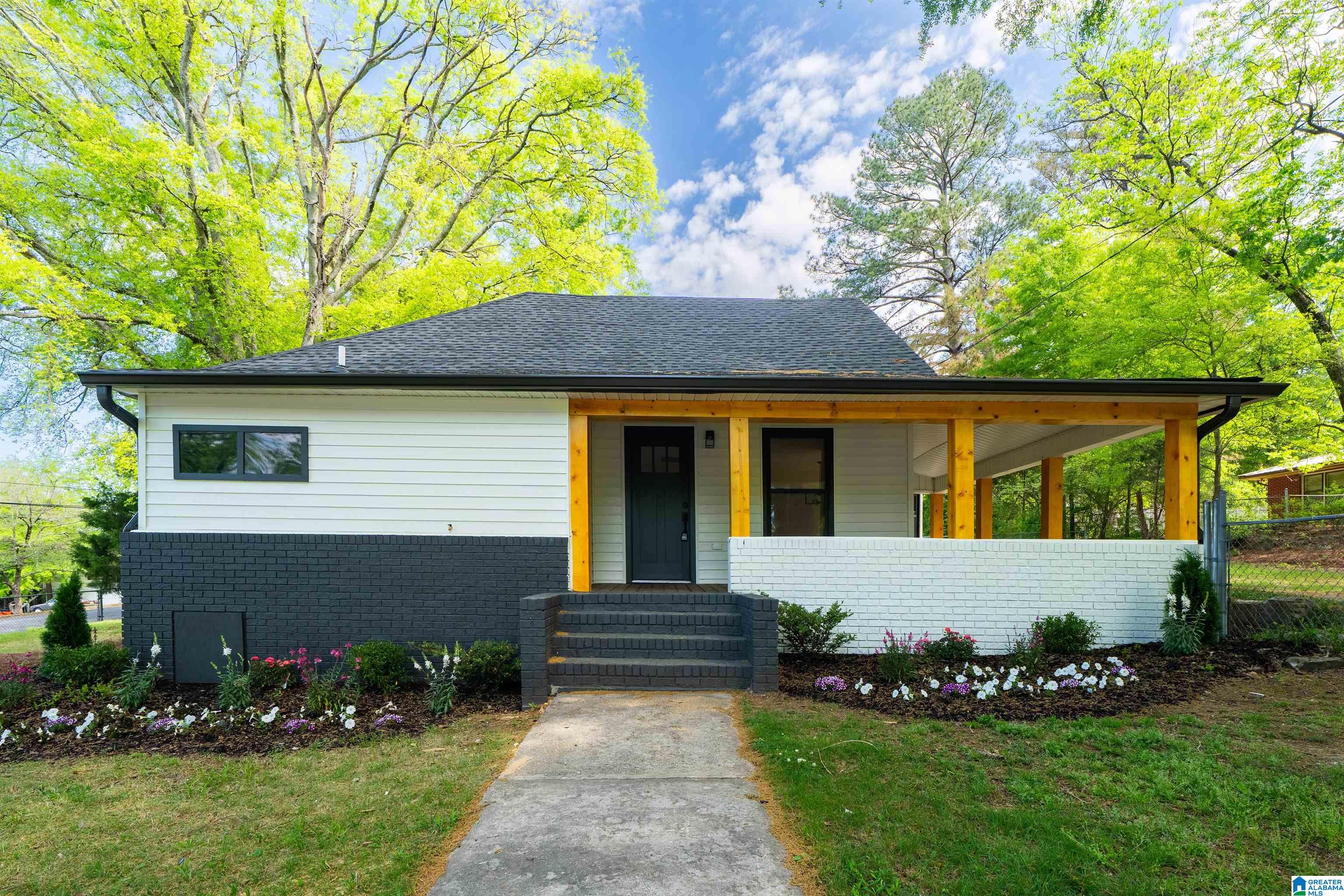 211 5TH AVENUE NE