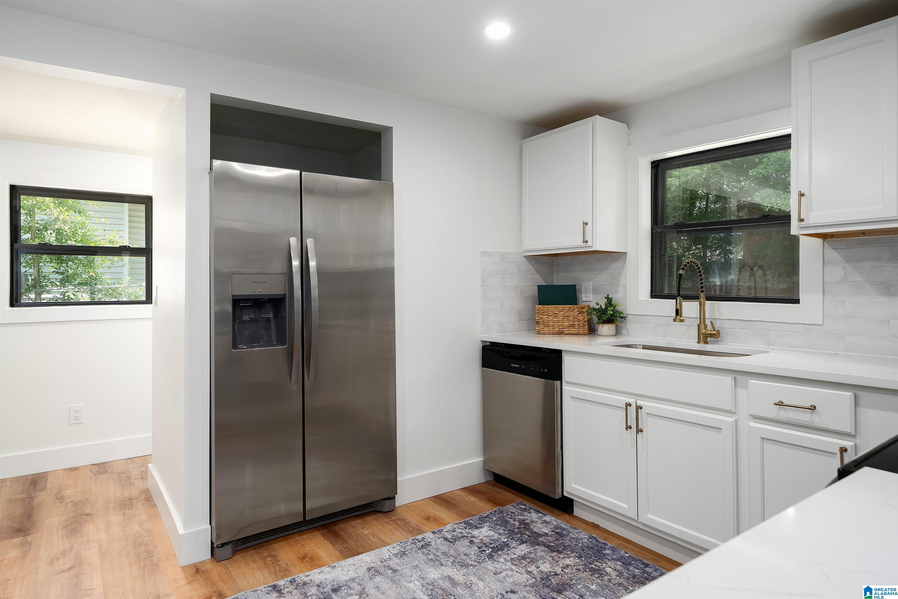 211 5TH AVENUE NE