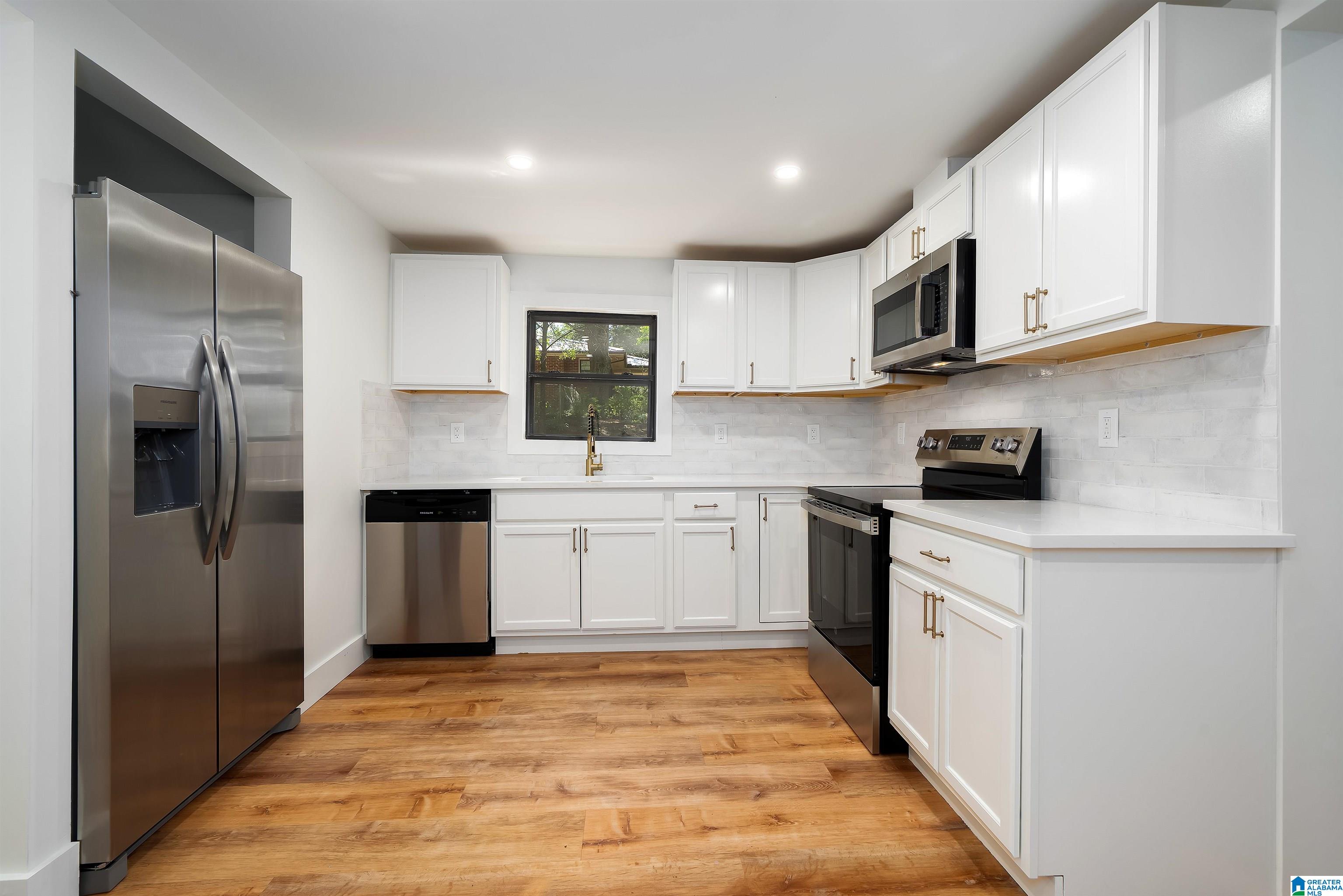 211 5TH AVENUE NE
