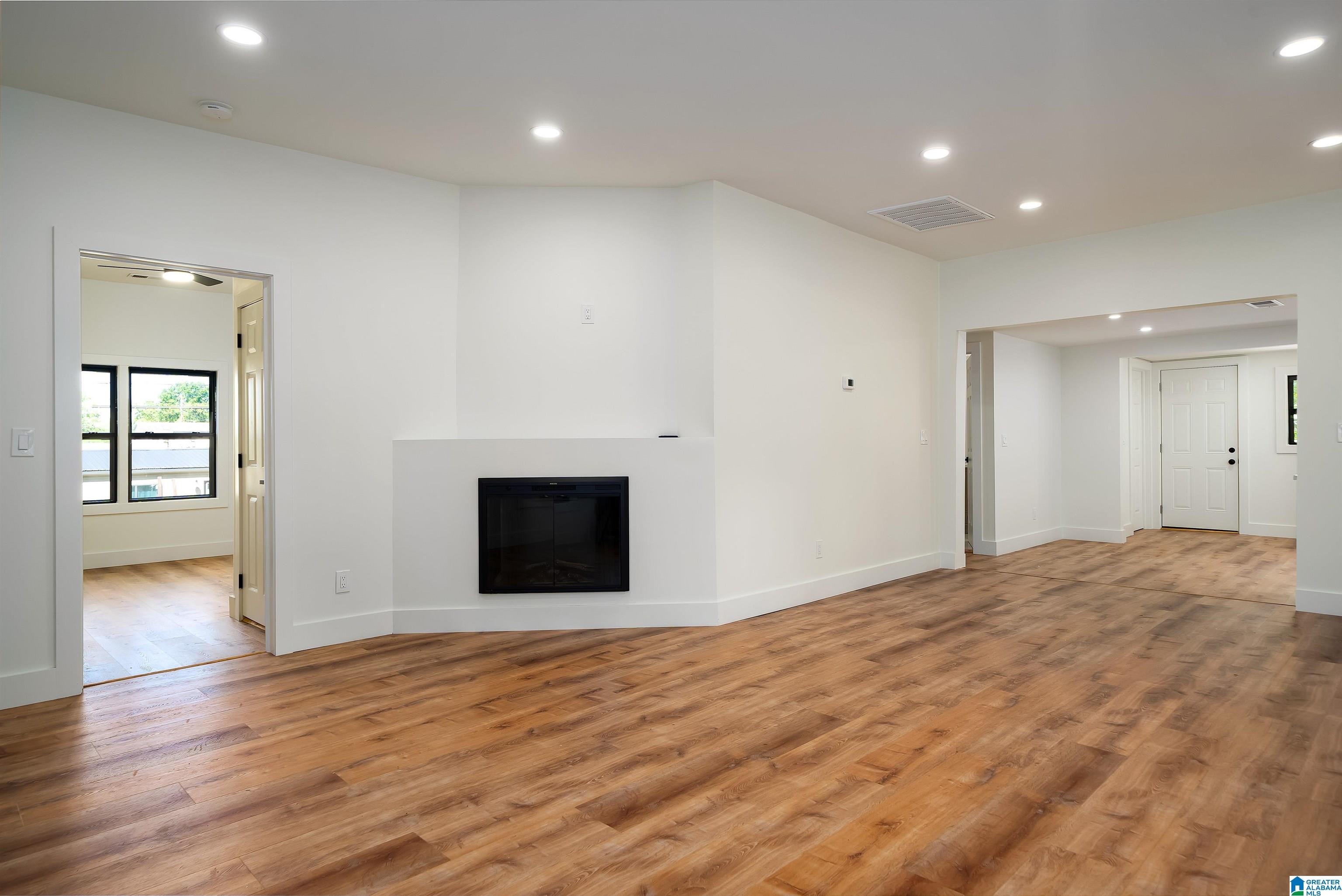 211 5TH AVENUE NE