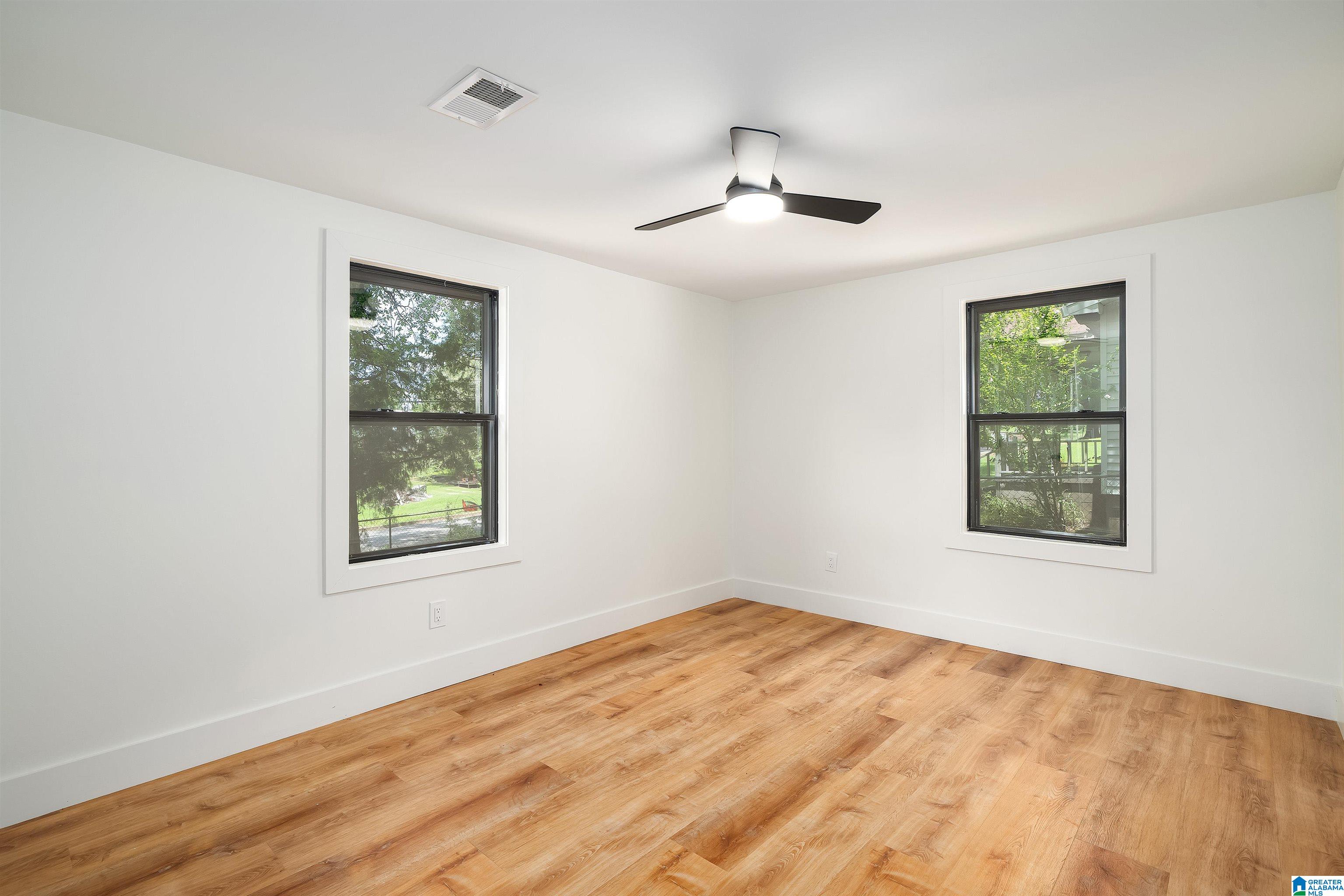 211 5TH AVENUE NE