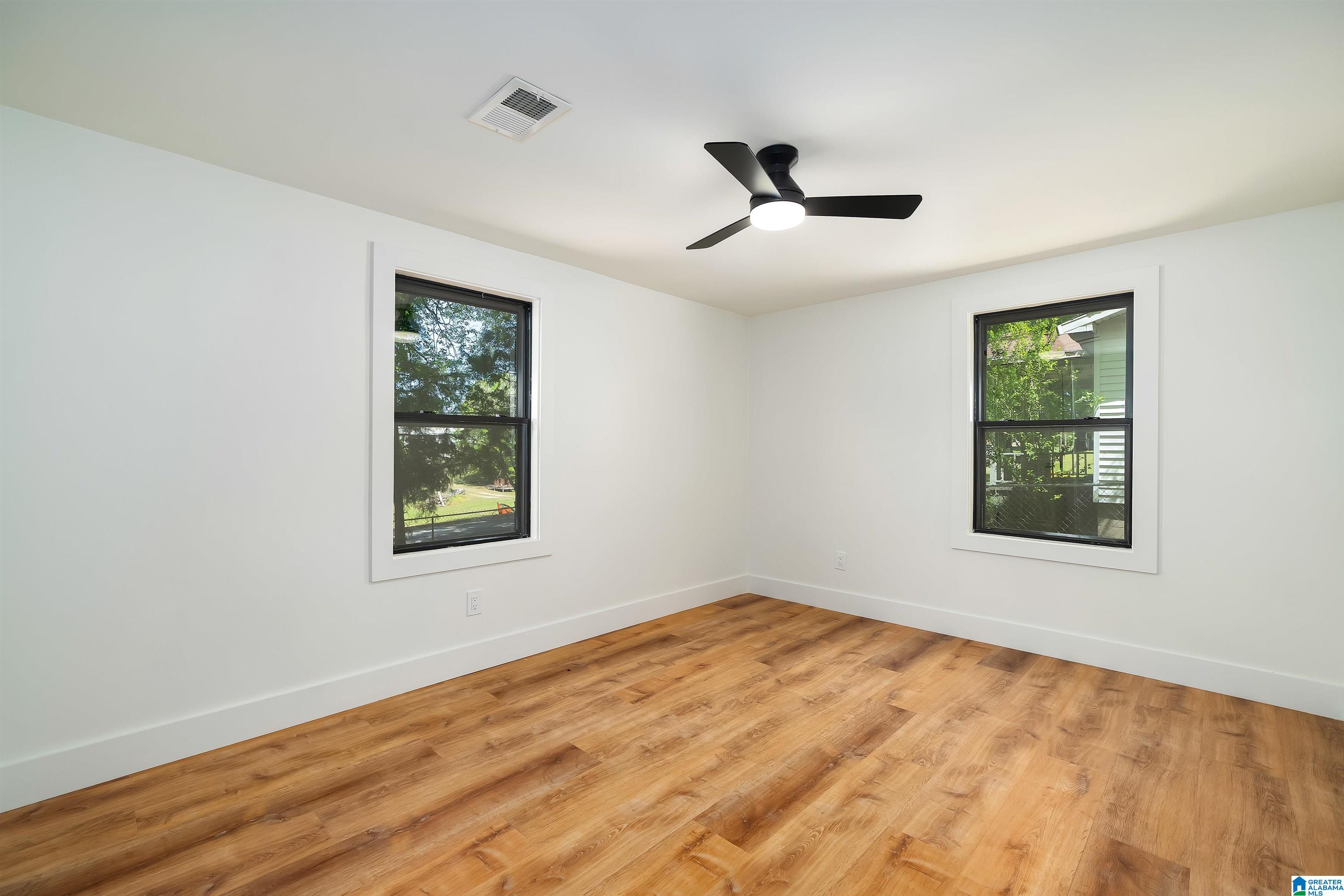 211 5TH AVENUE NE