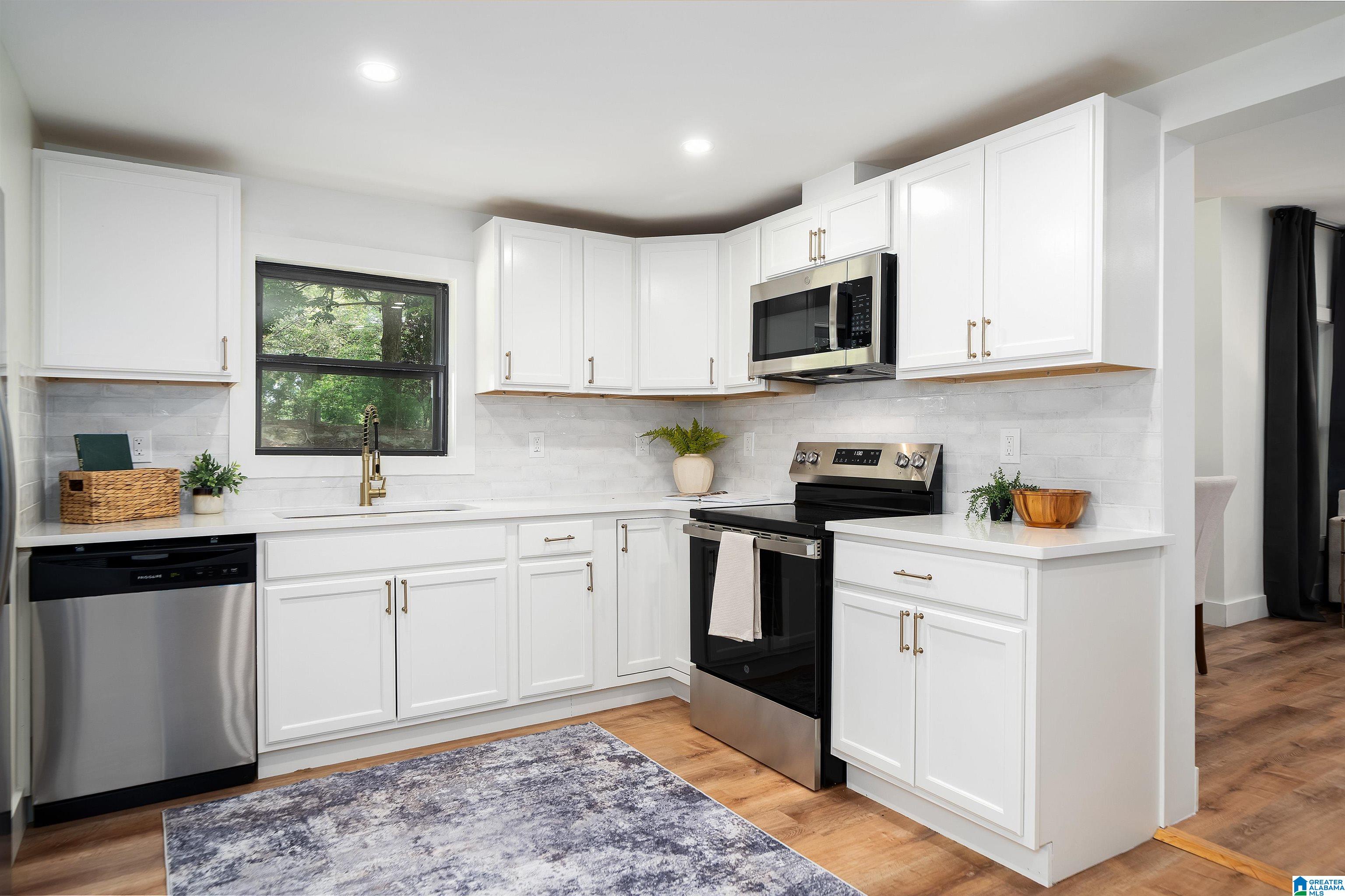 211 5TH AVENUE NE