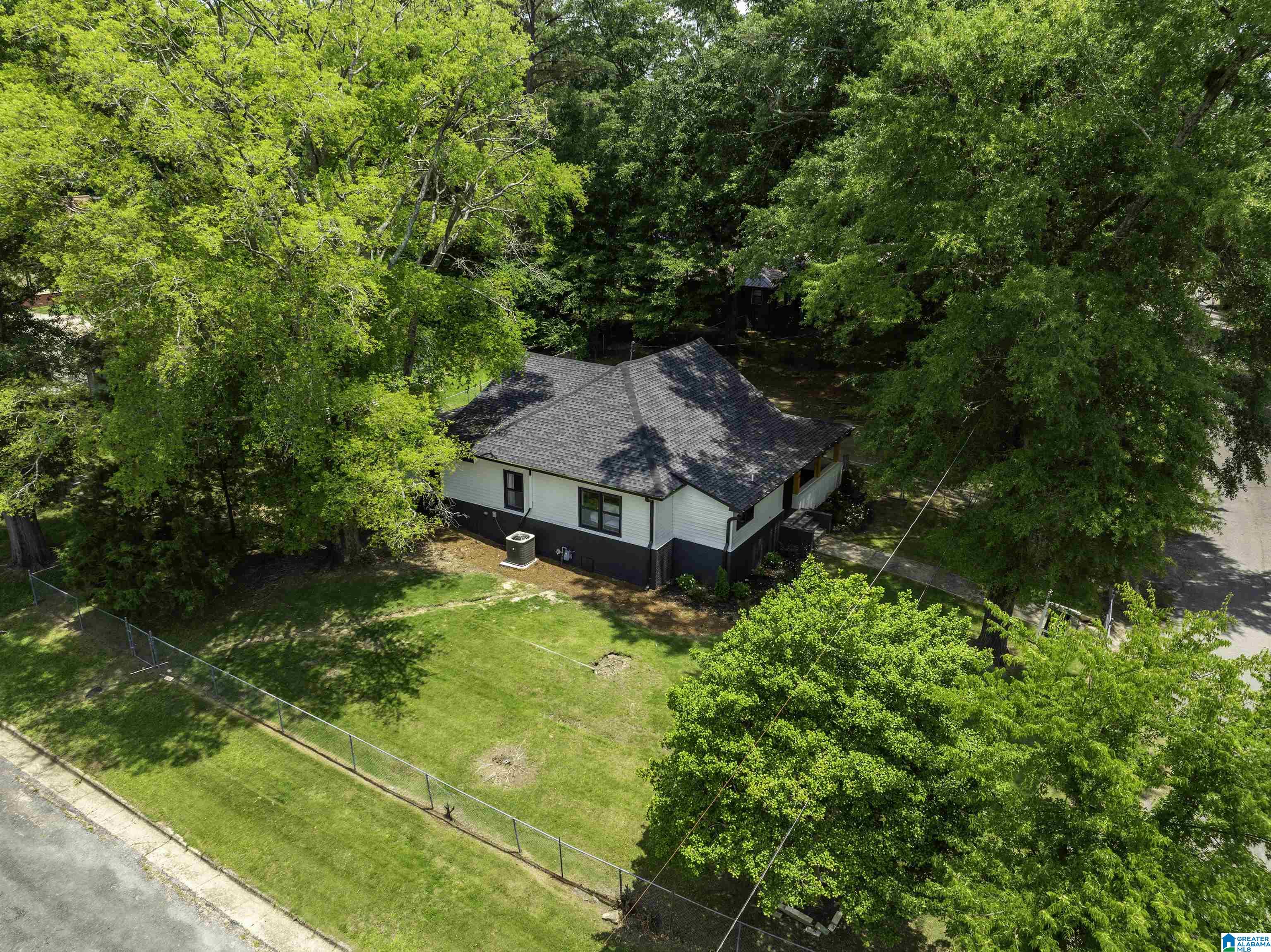 211 5TH AVENUE NE