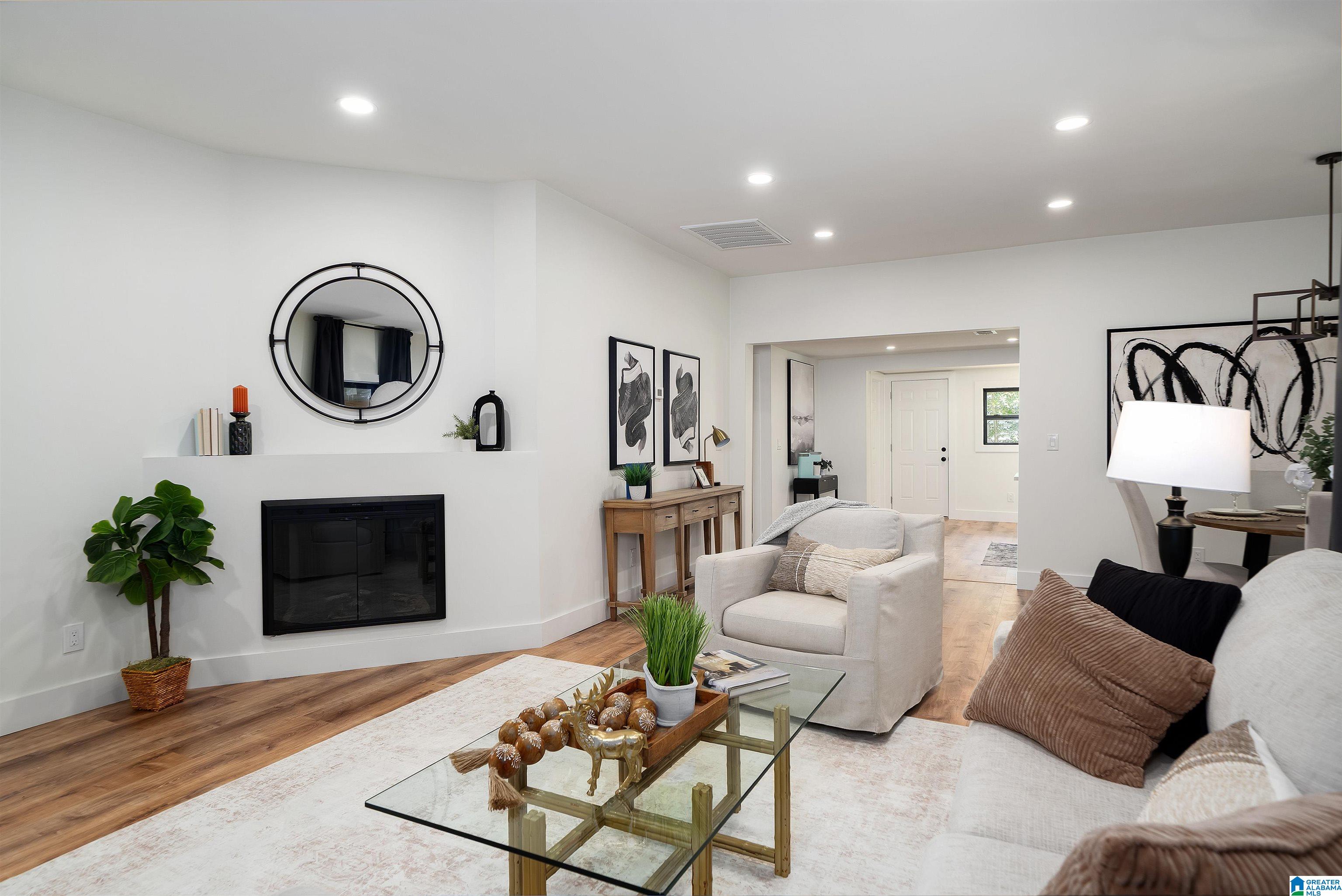 211 5TH AVENUE NE