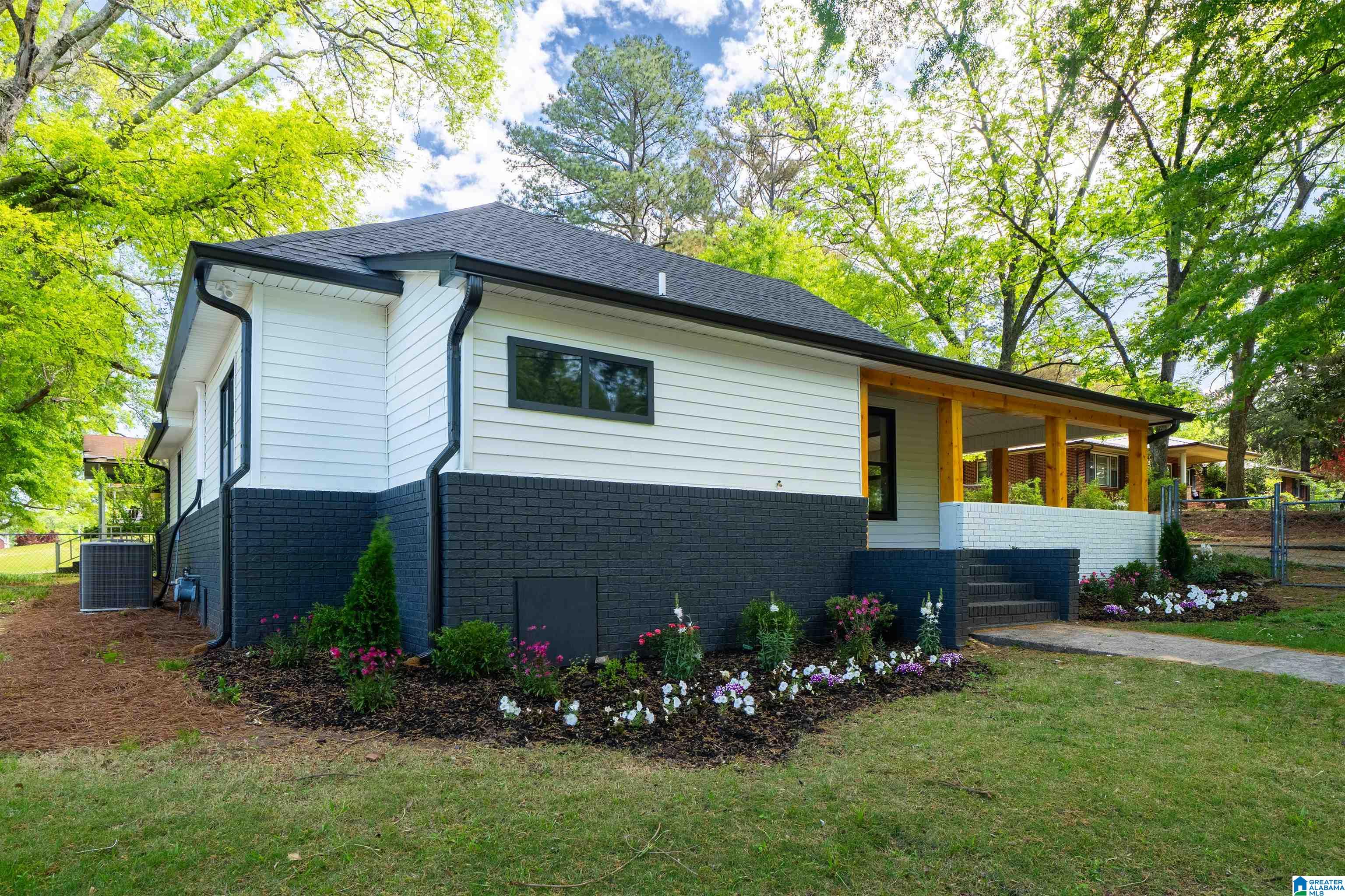 211 5TH AVENUE NE