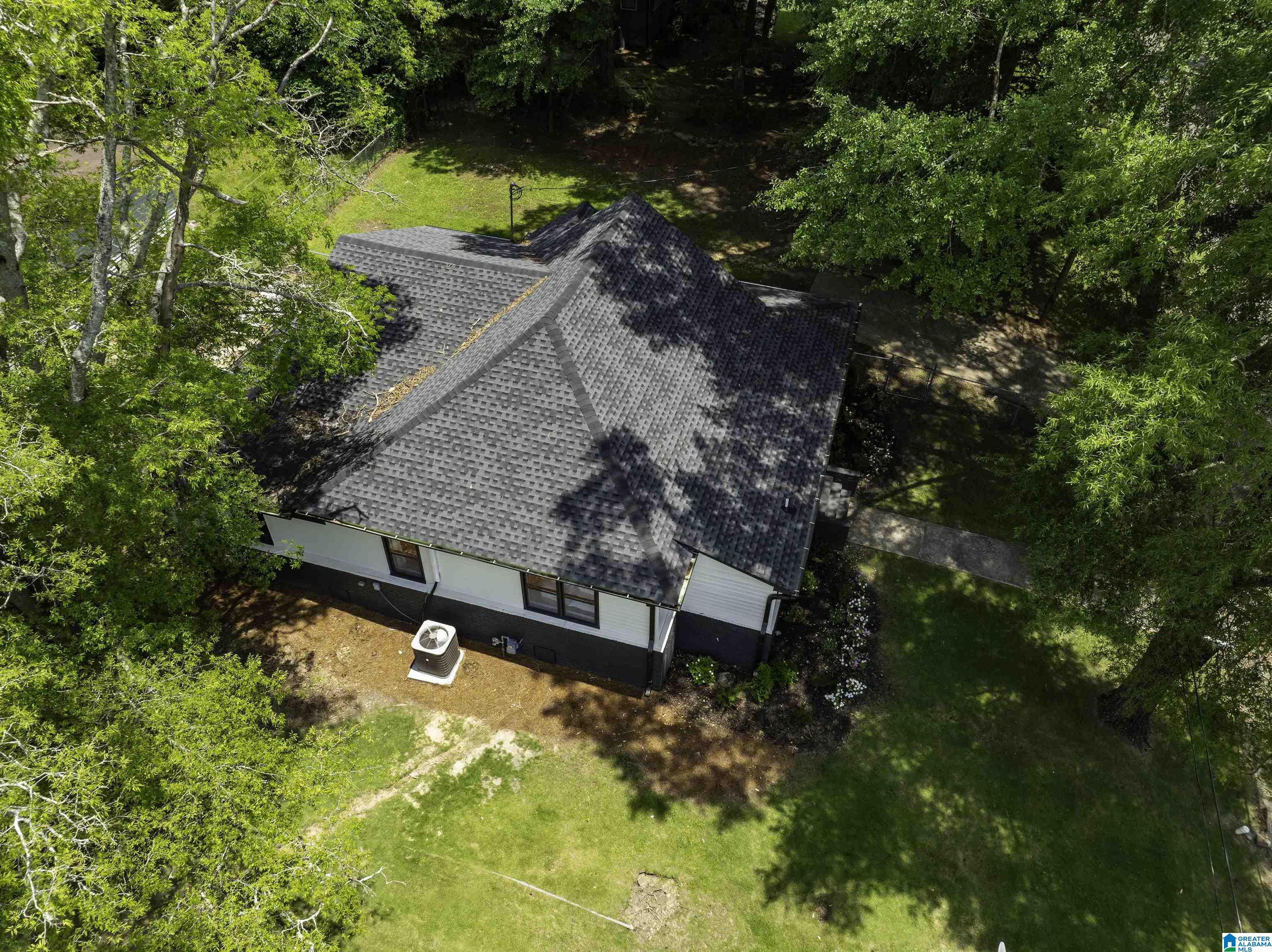 211 5TH AVENUE NE