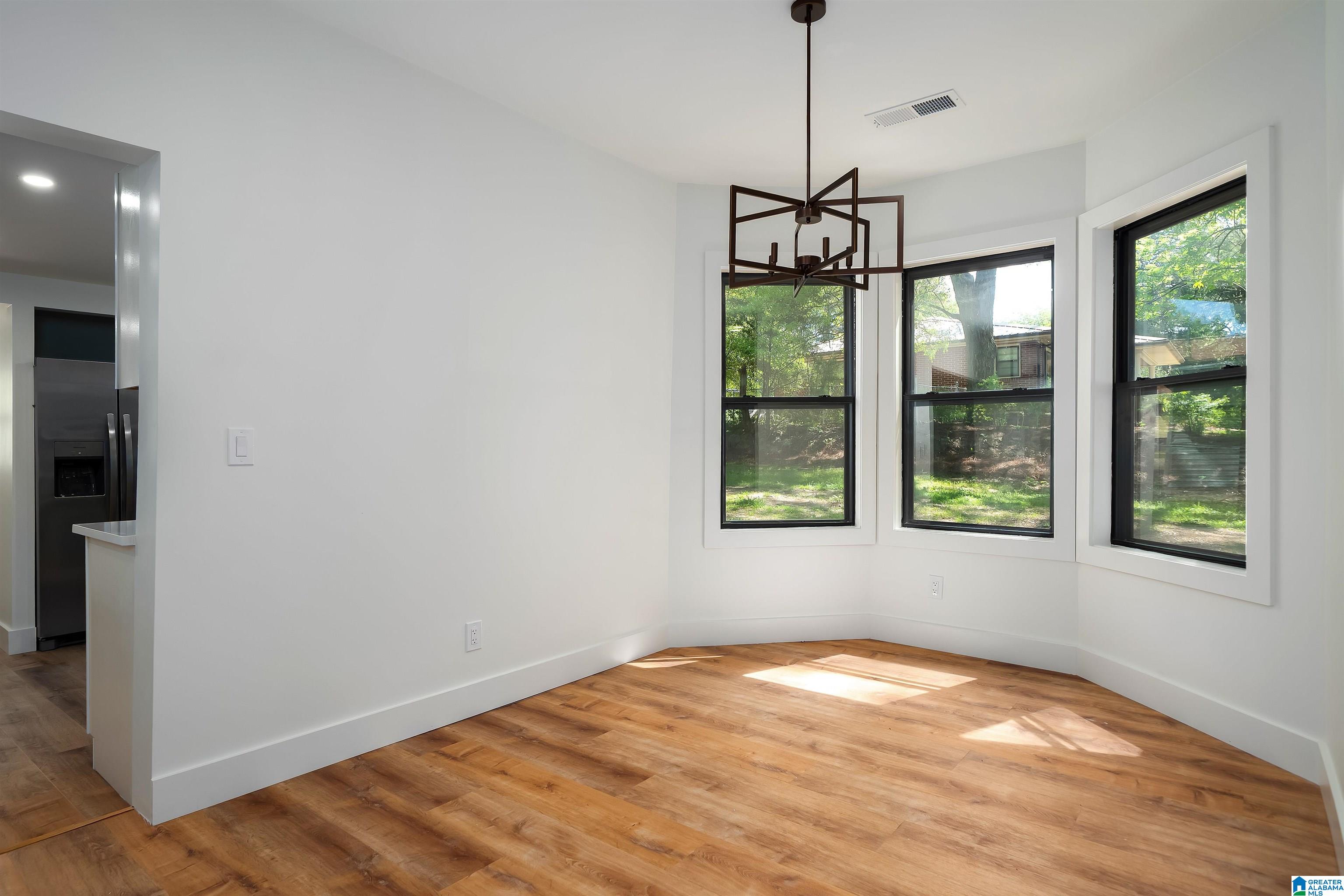 211 5TH AVENUE NE