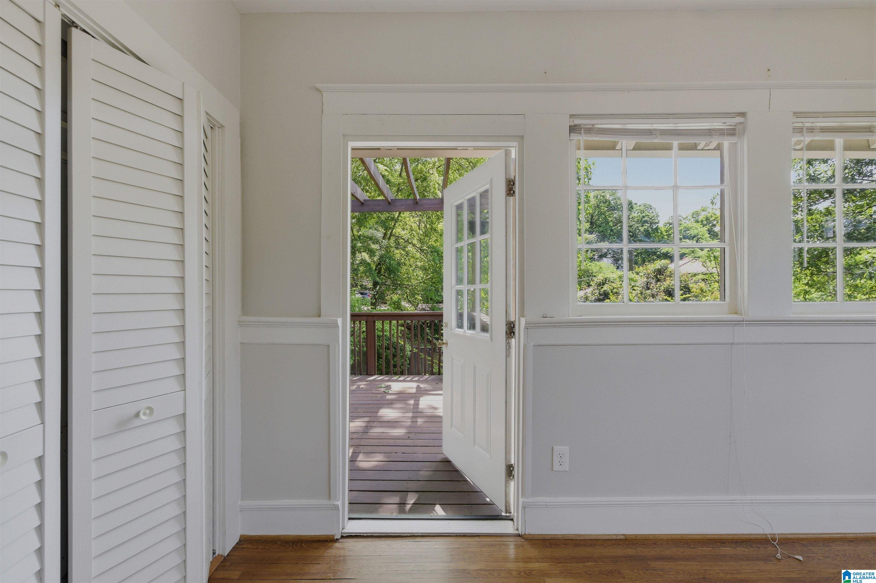 2705 S CALDWELL AVENUE