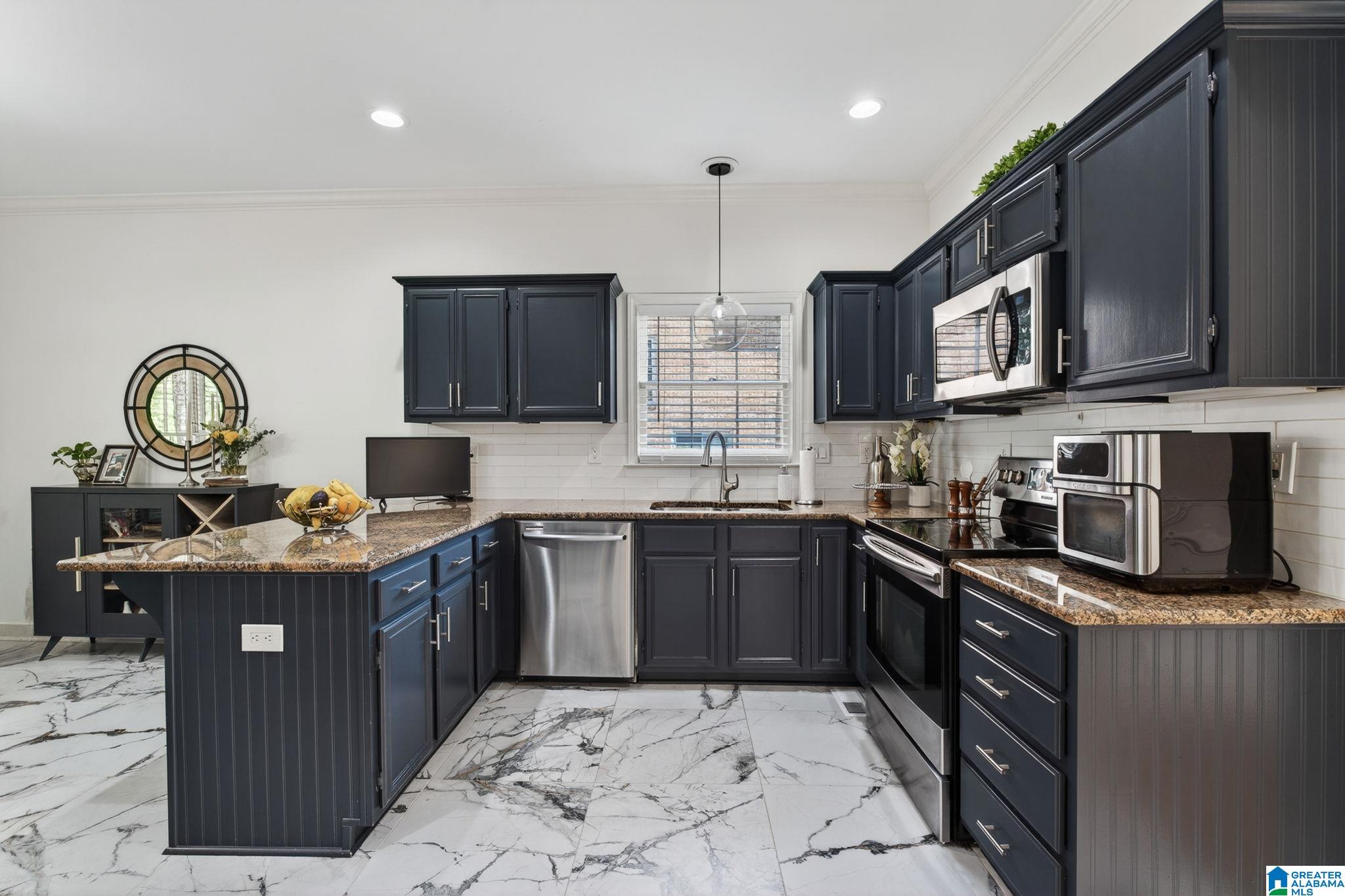5012 KNOLL VIEW CIRCLE