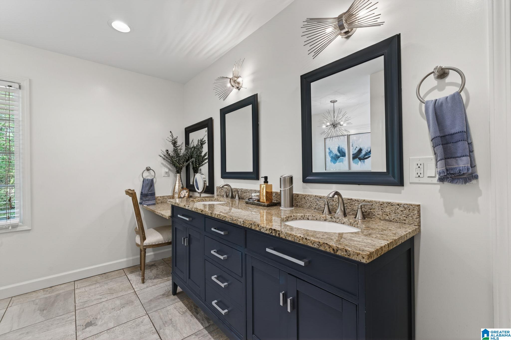 5012 KNOLL VIEW CIRCLE
