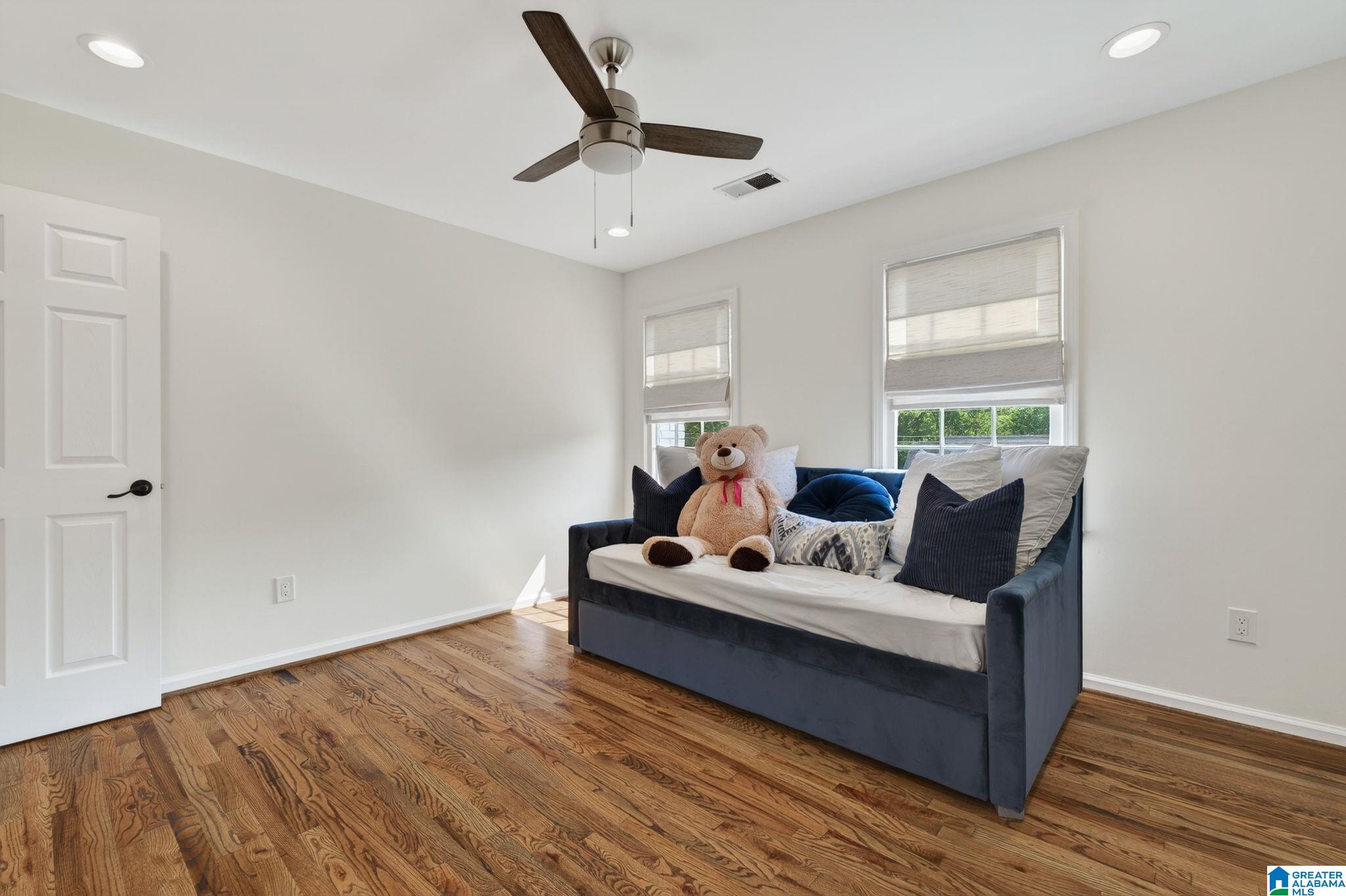 5012 KNOLL VIEW CIRCLE