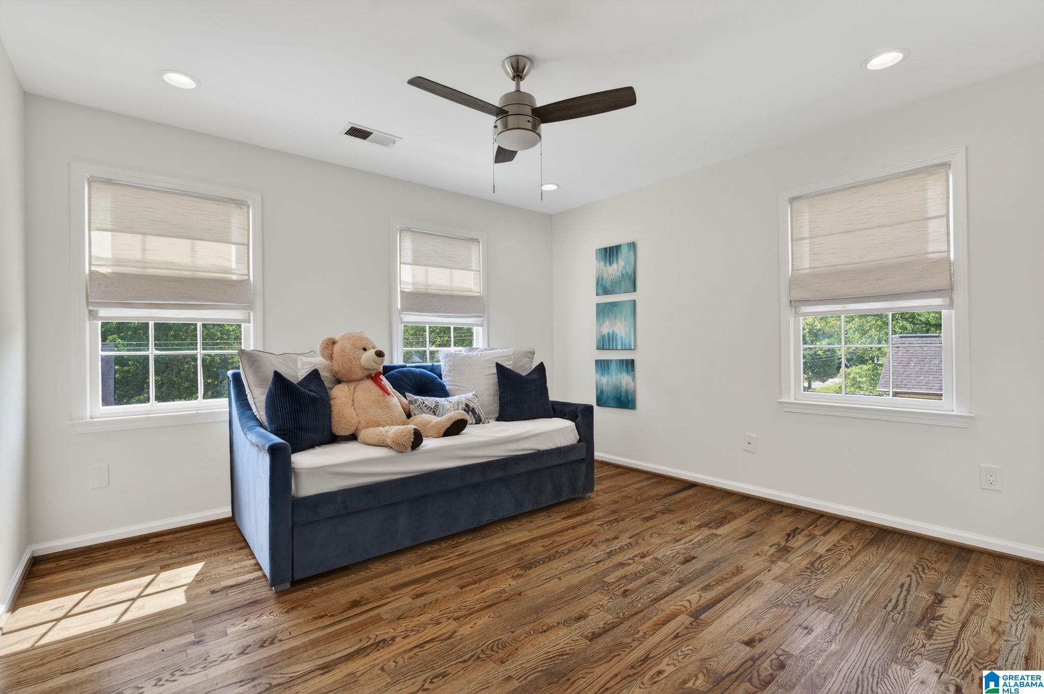 5012 KNOLL VIEW CIRCLE