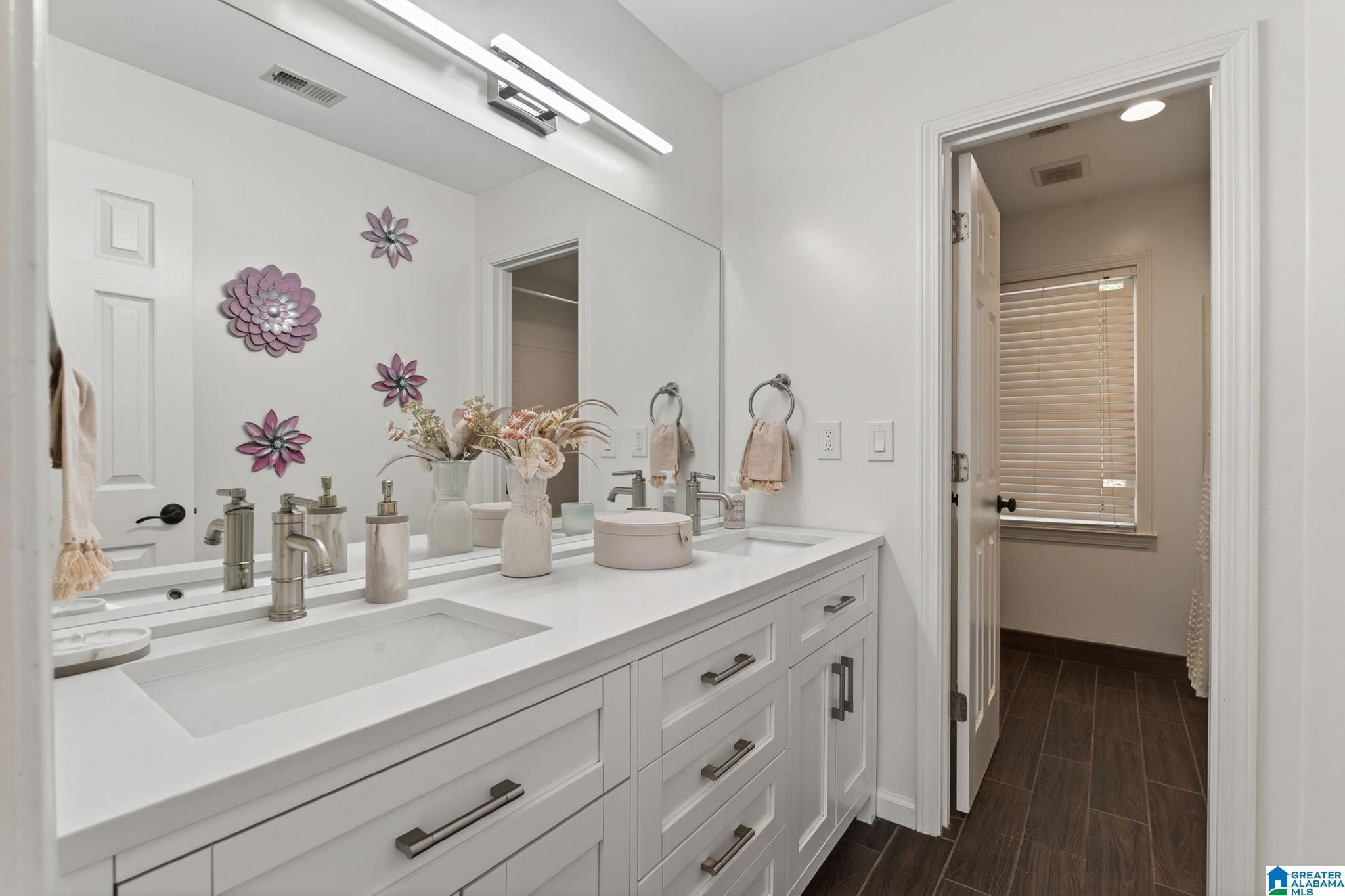 5012 KNOLL VIEW CIRCLE
