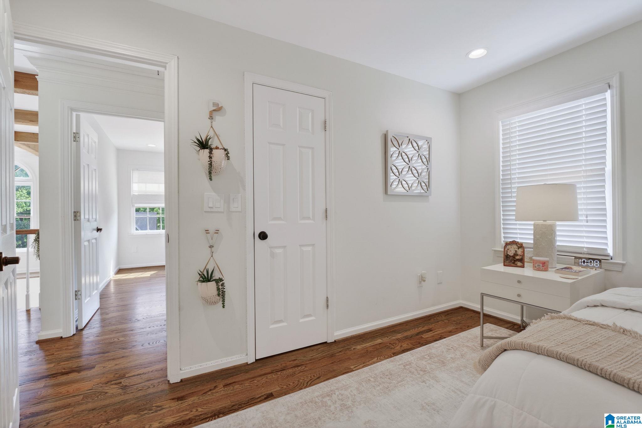 5012 KNOLL VIEW CIRCLE