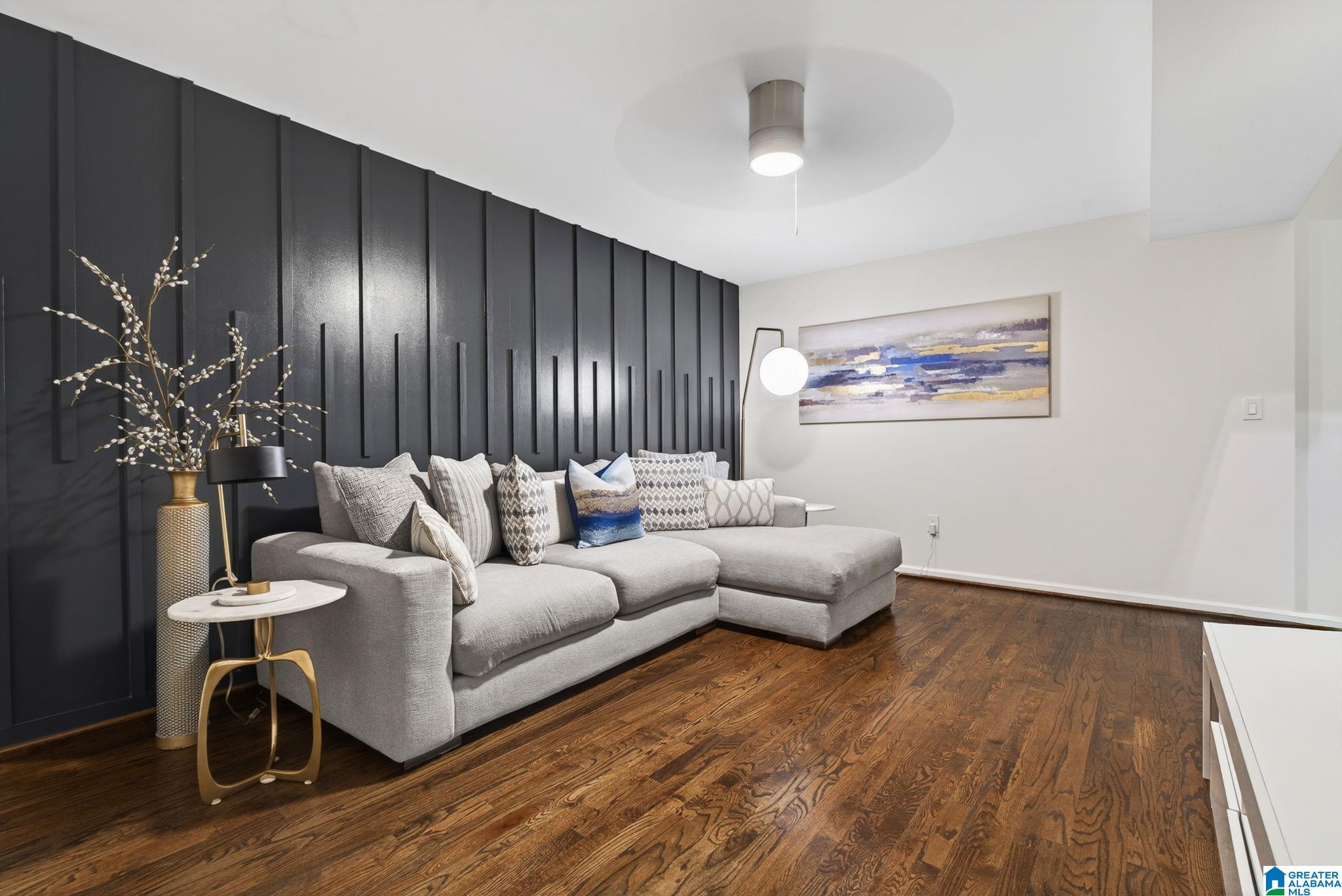 5012 KNOLL VIEW CIRCLE