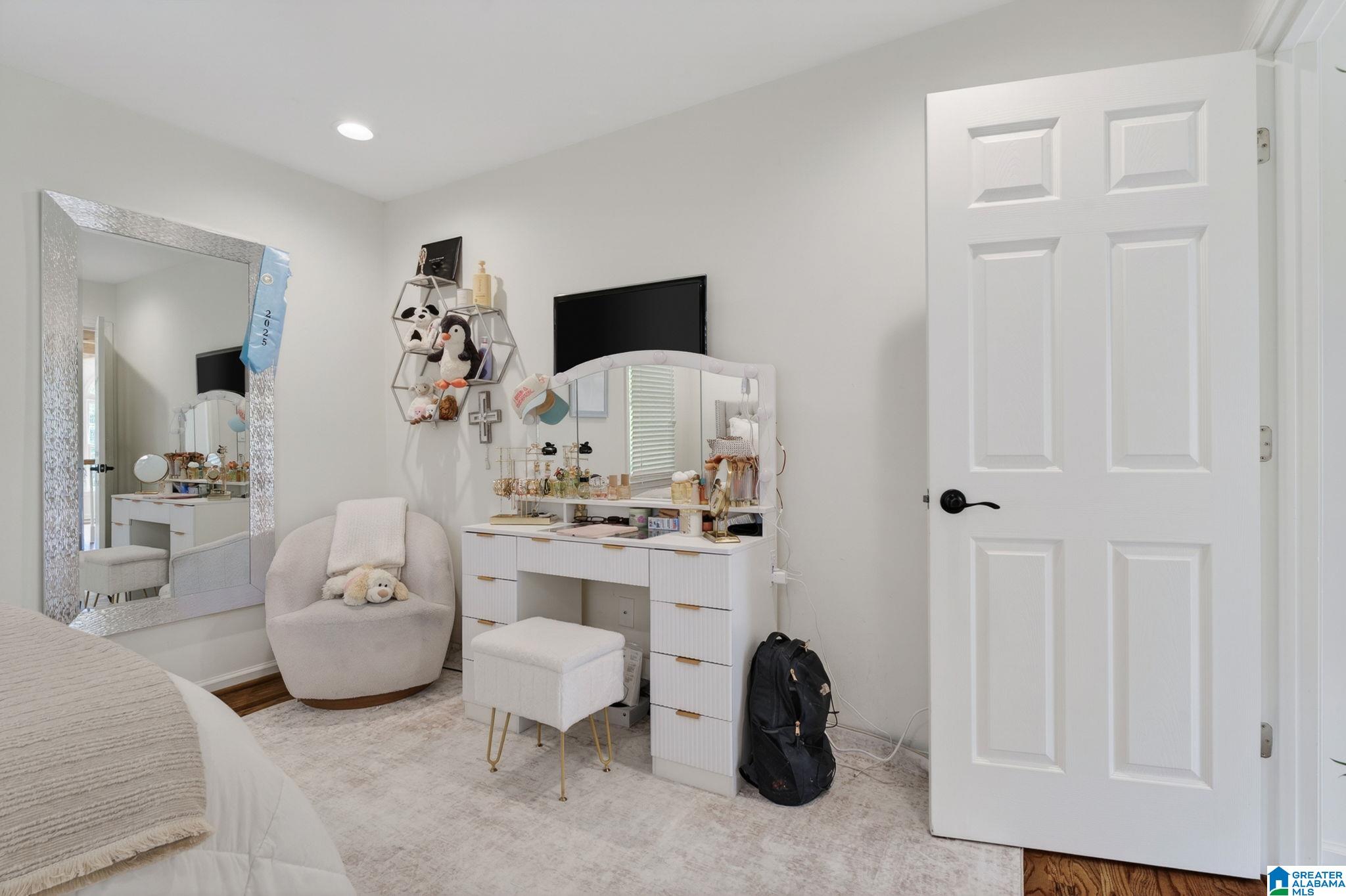 5012 KNOLL VIEW CIRCLE