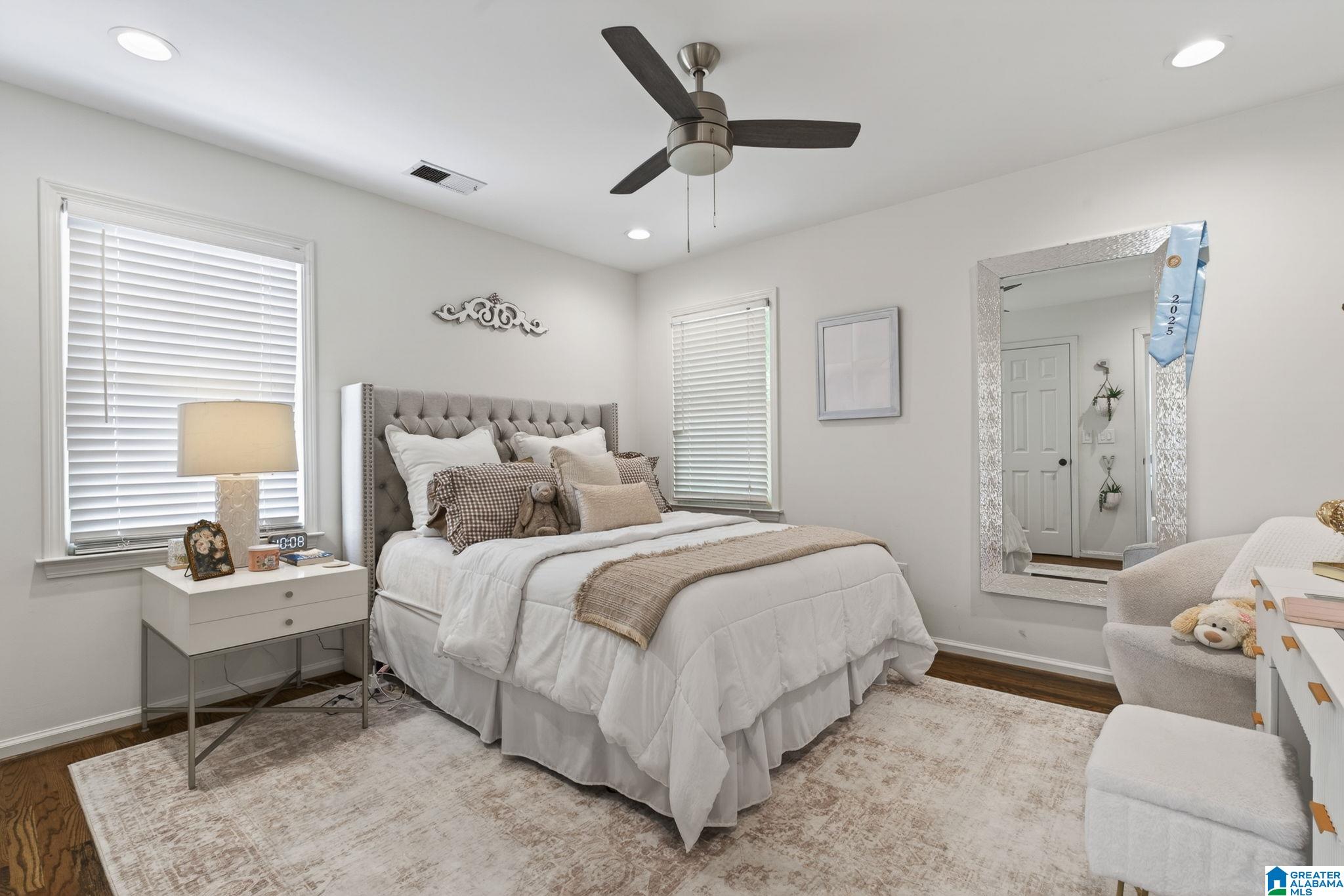 5012 KNOLL VIEW CIRCLE