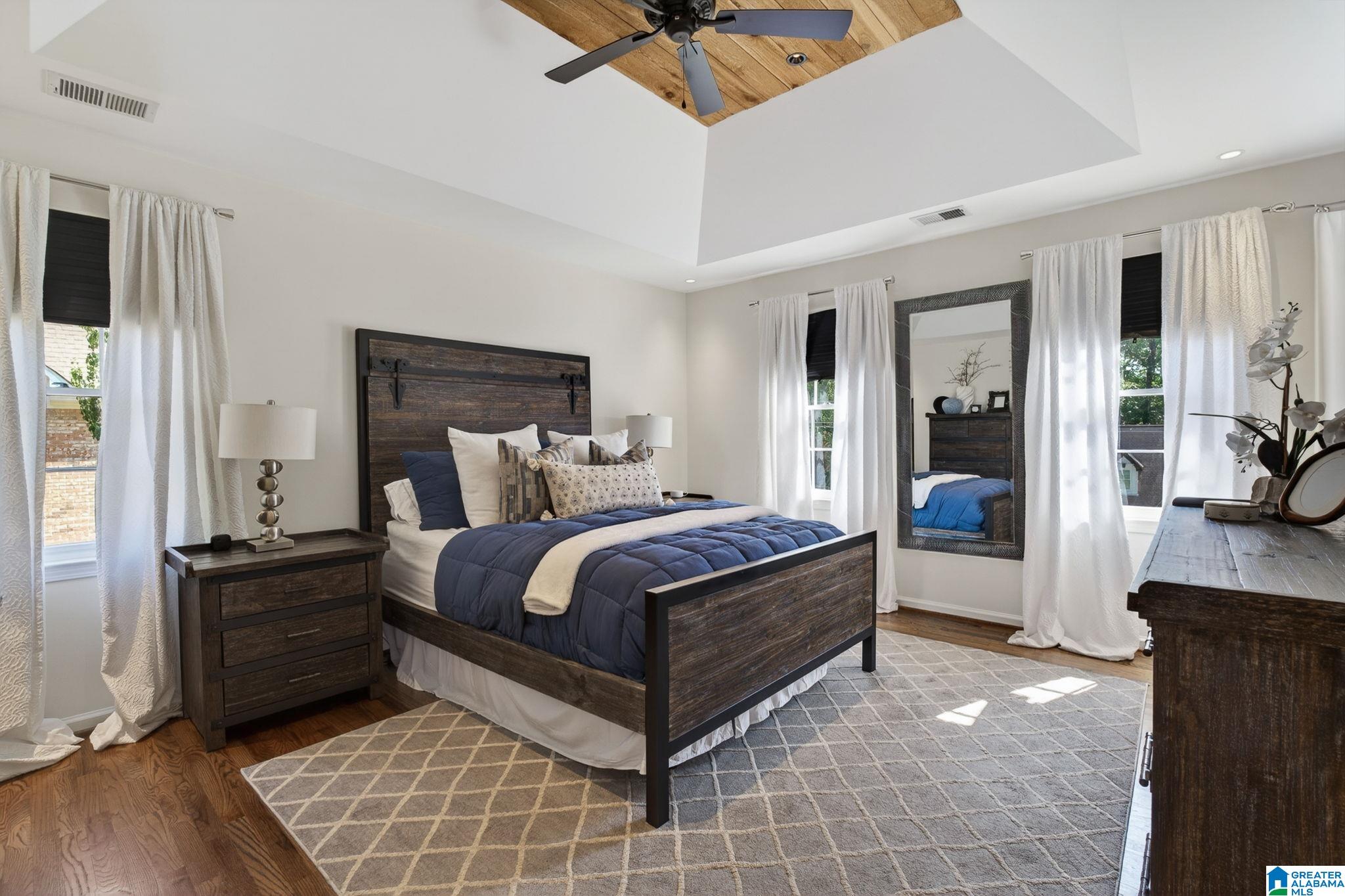 5012 KNOLL VIEW CIRCLE