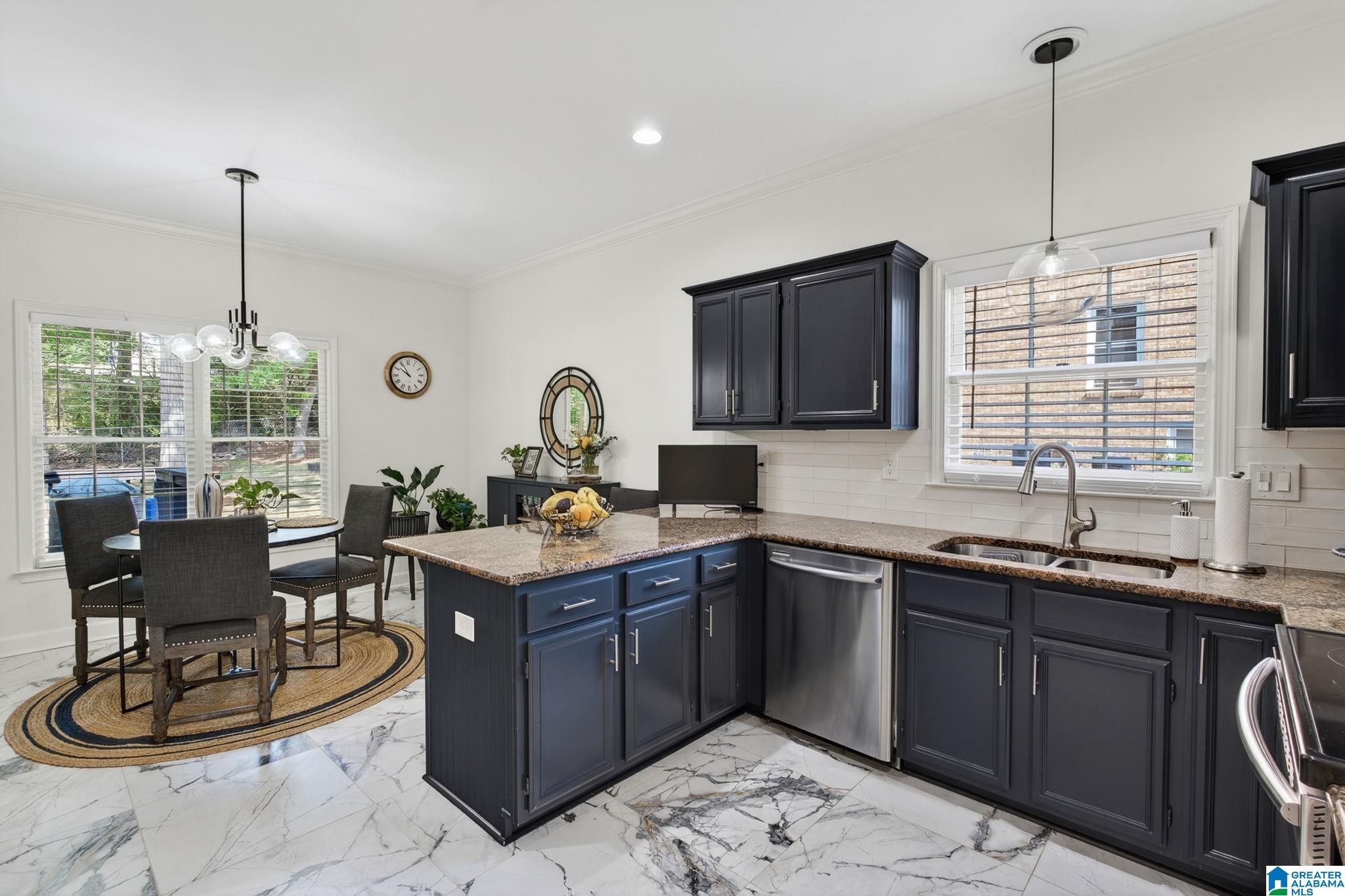 5012 KNOLL VIEW CIRCLE