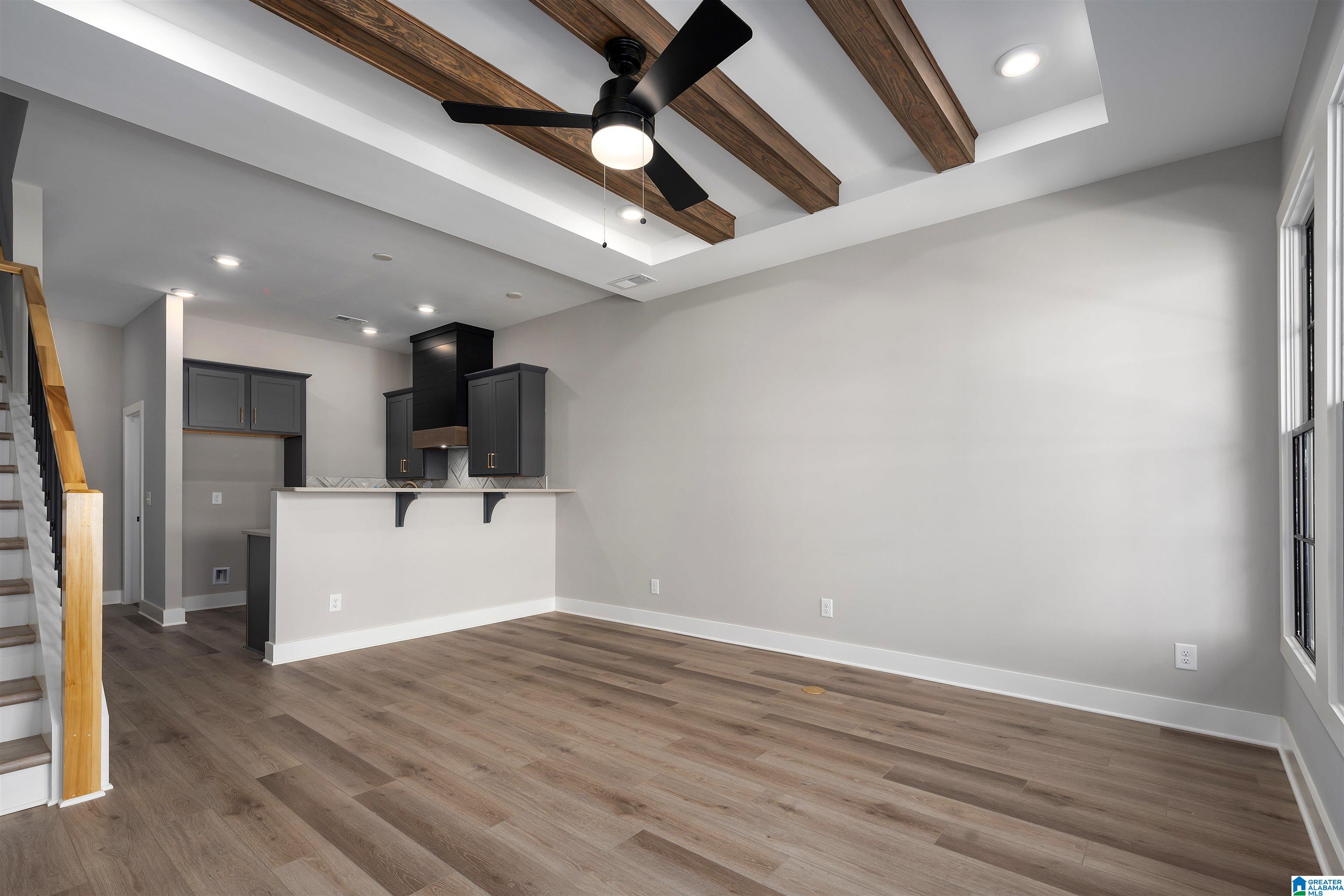 1105 WINDSOR SQUARE
