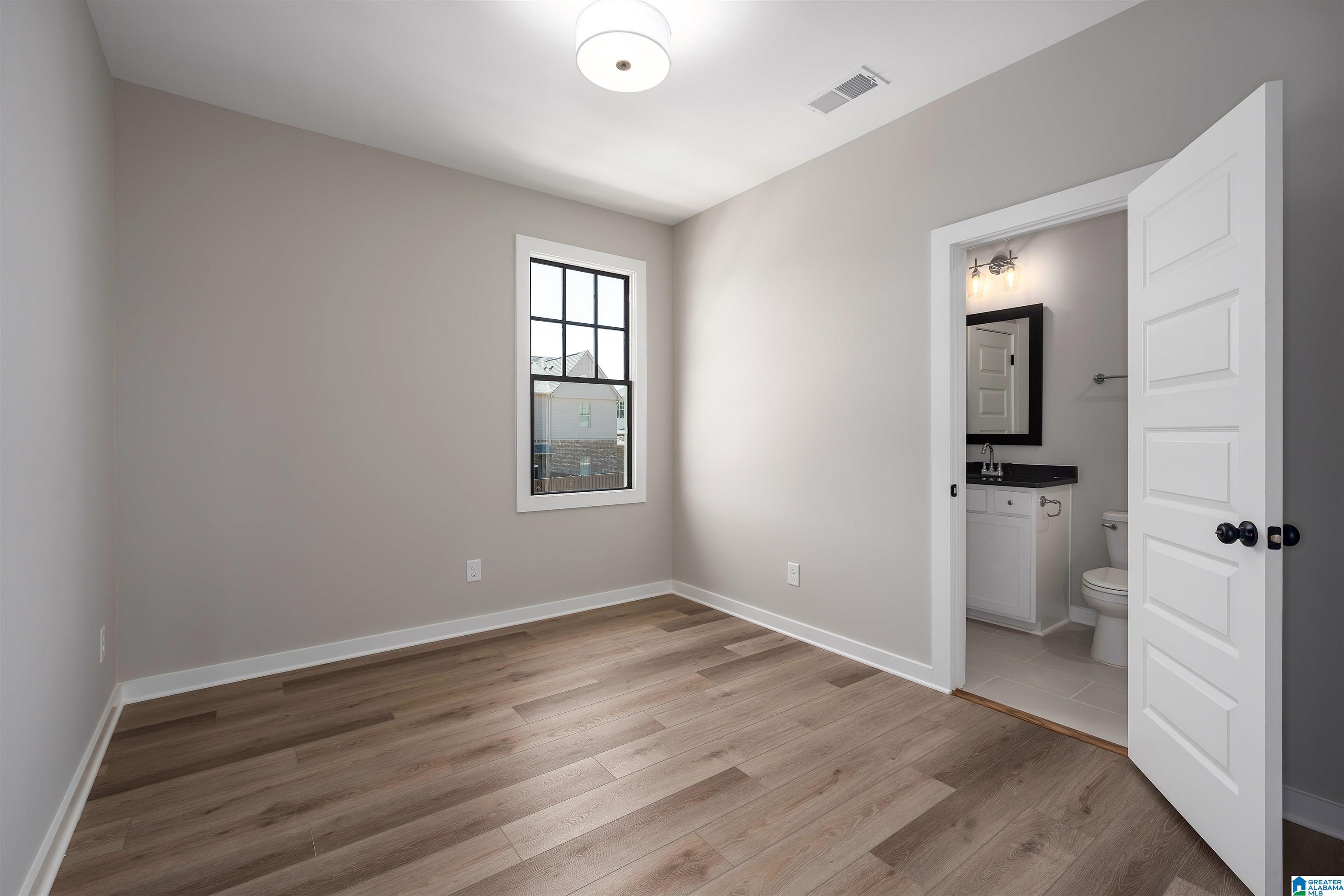 1105 WINDSOR SQUARE