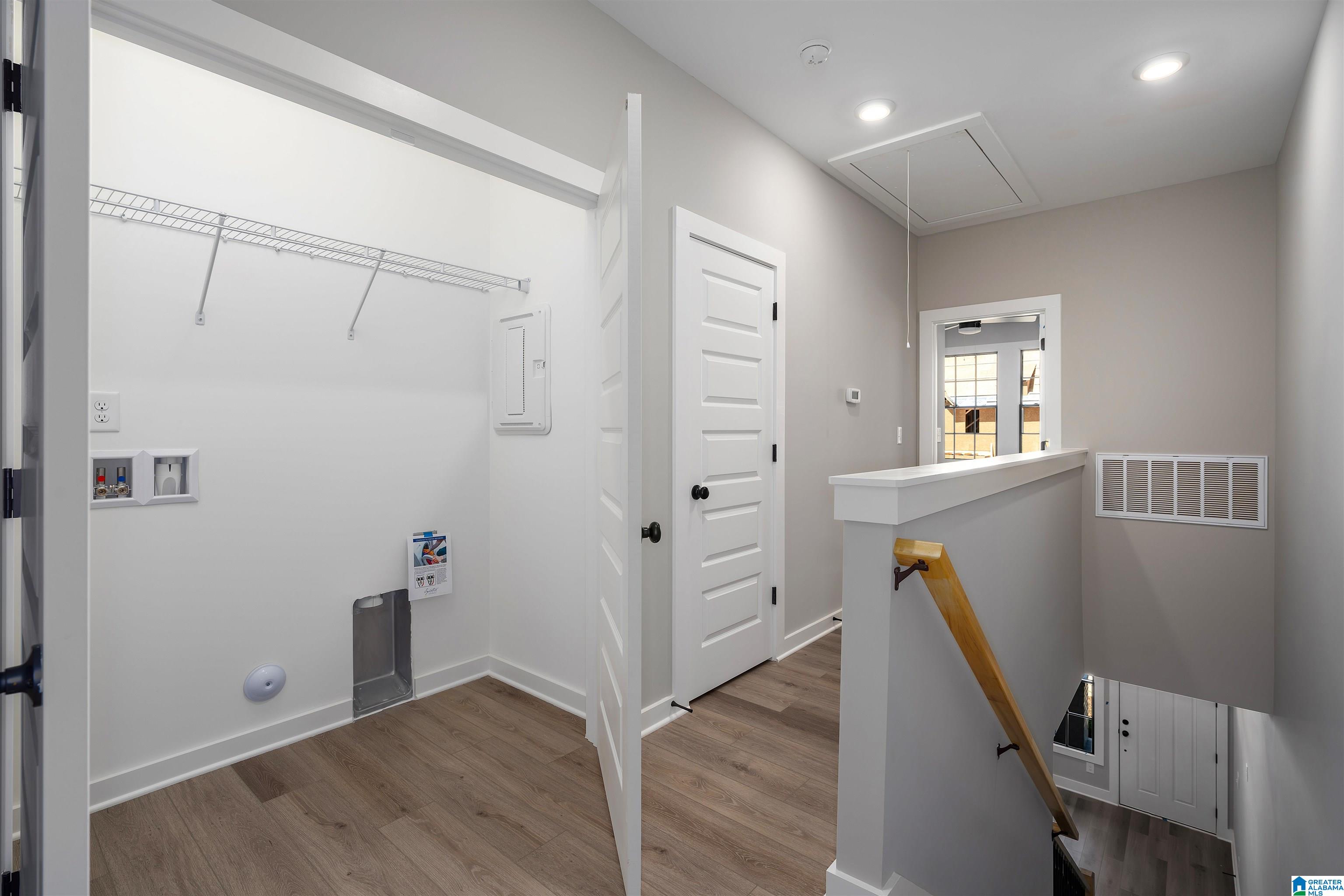 1105 WINDSOR SQUARE