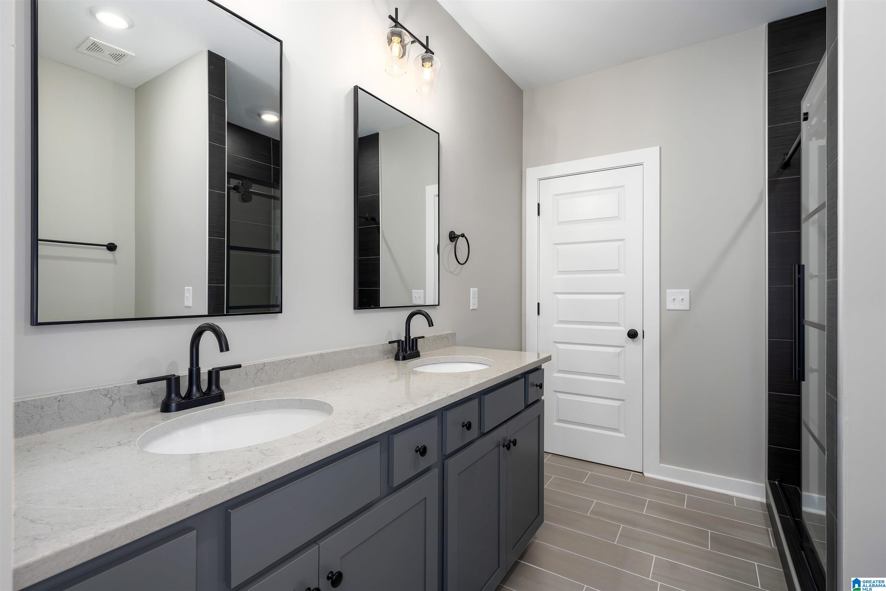 1105 WINDSOR SQUARE