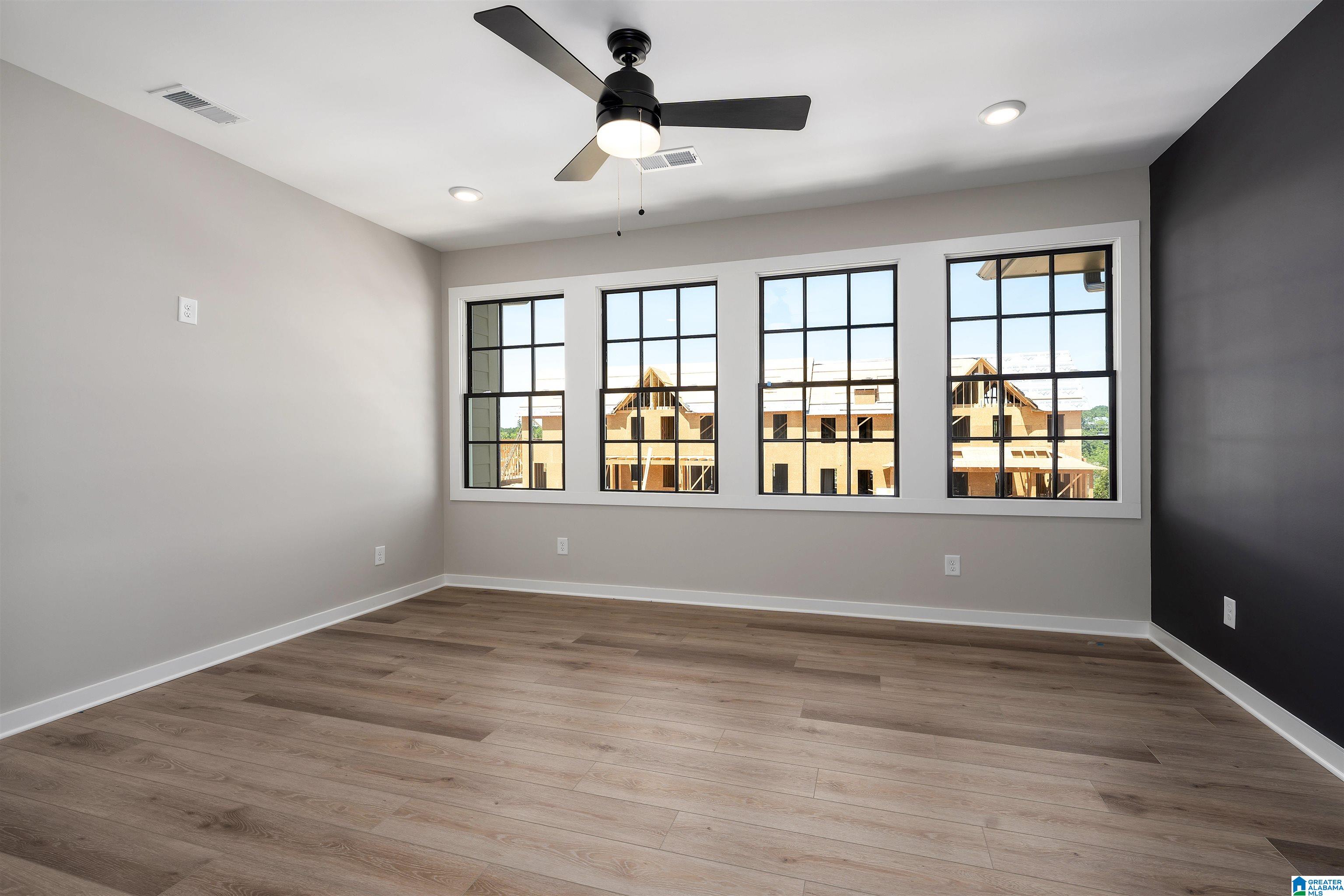 1105 WINDSOR SQUARE
