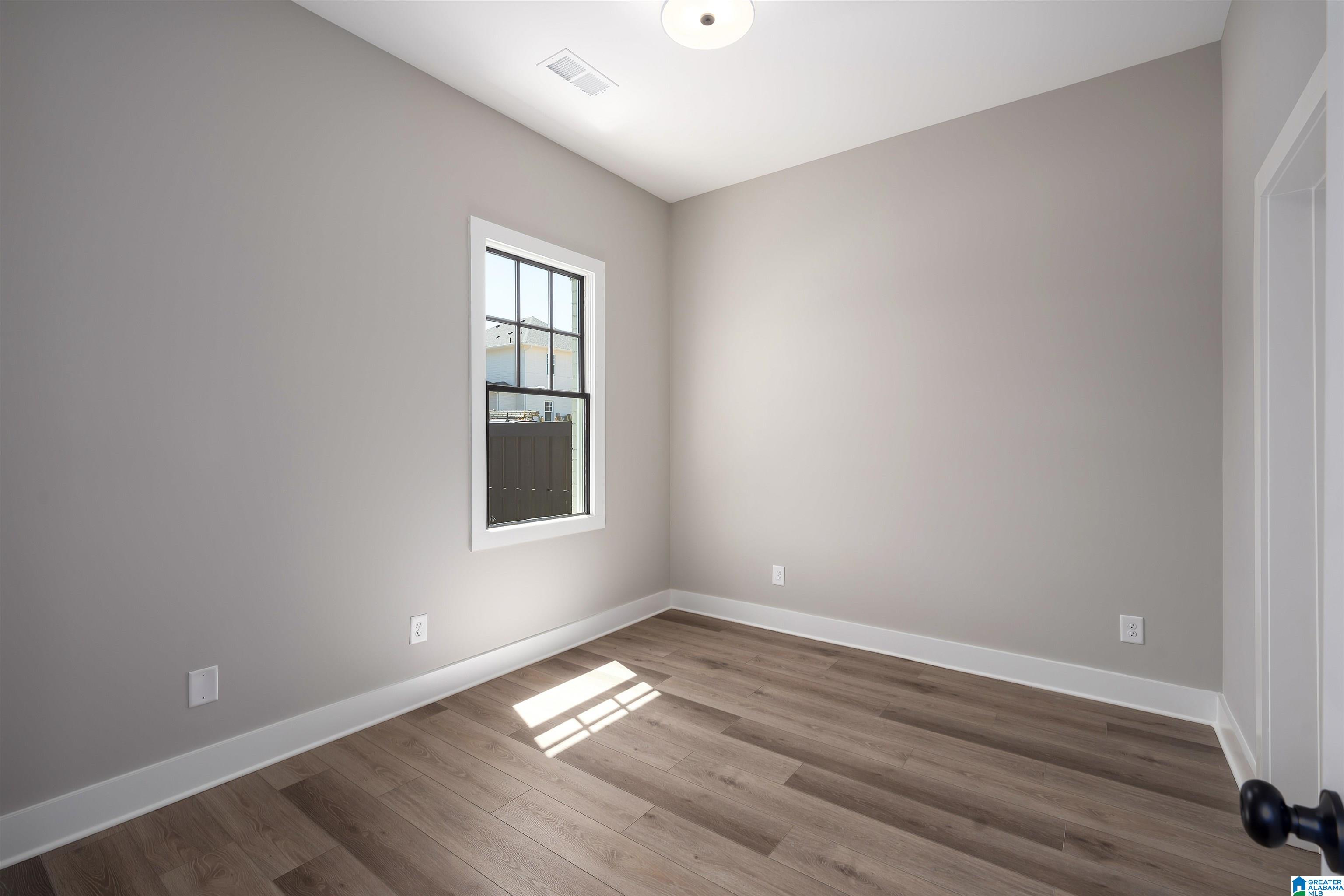1105 WINDSOR SQUARE