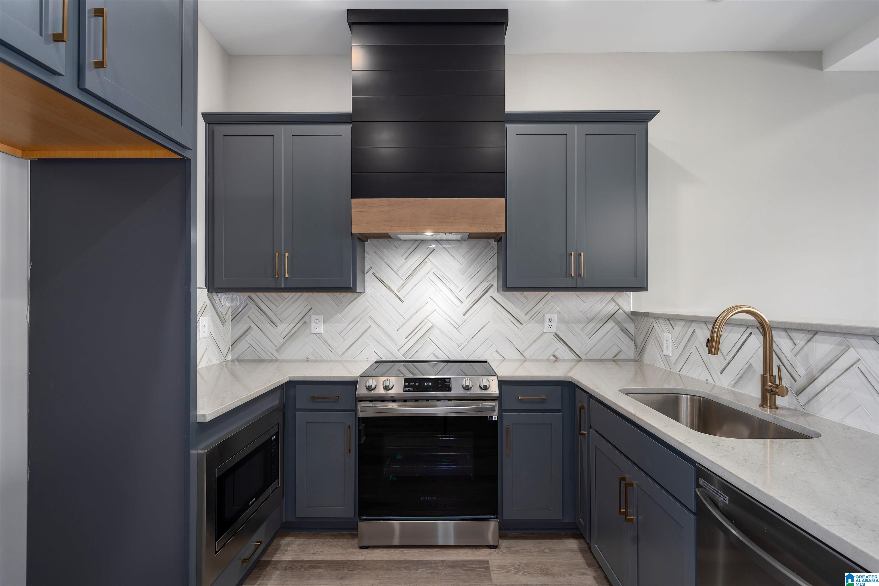 1105 WINDSOR SQUARE