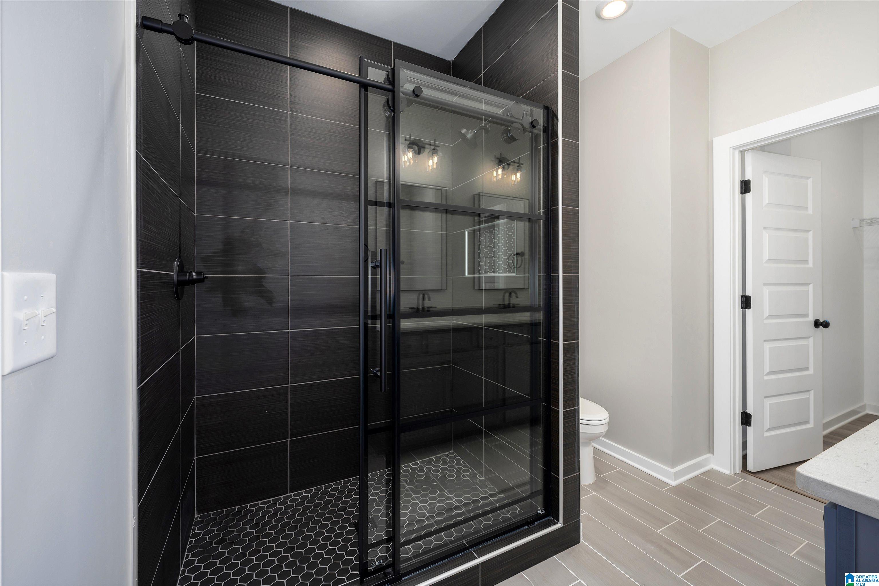 1105 WINDSOR SQUARE