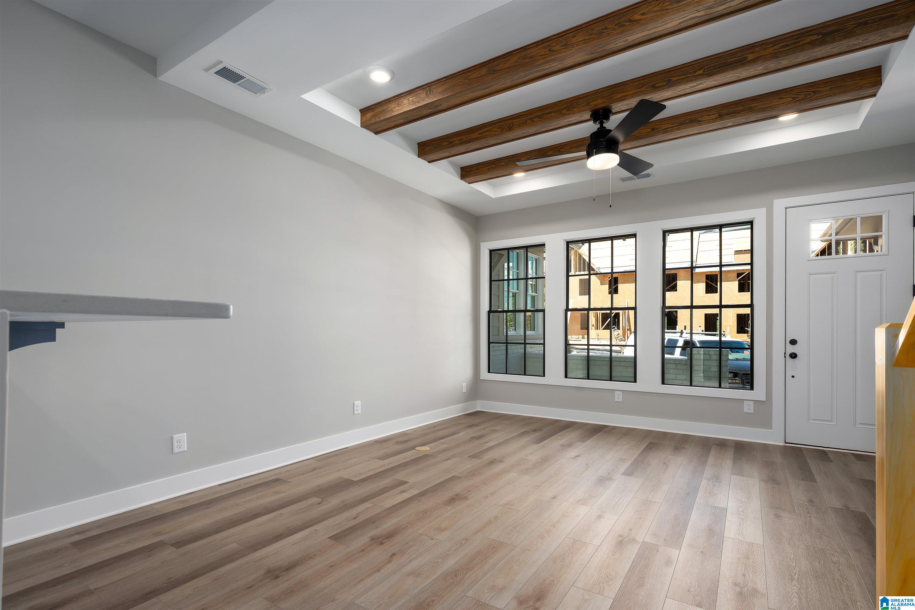 1105 WINDSOR SQUARE