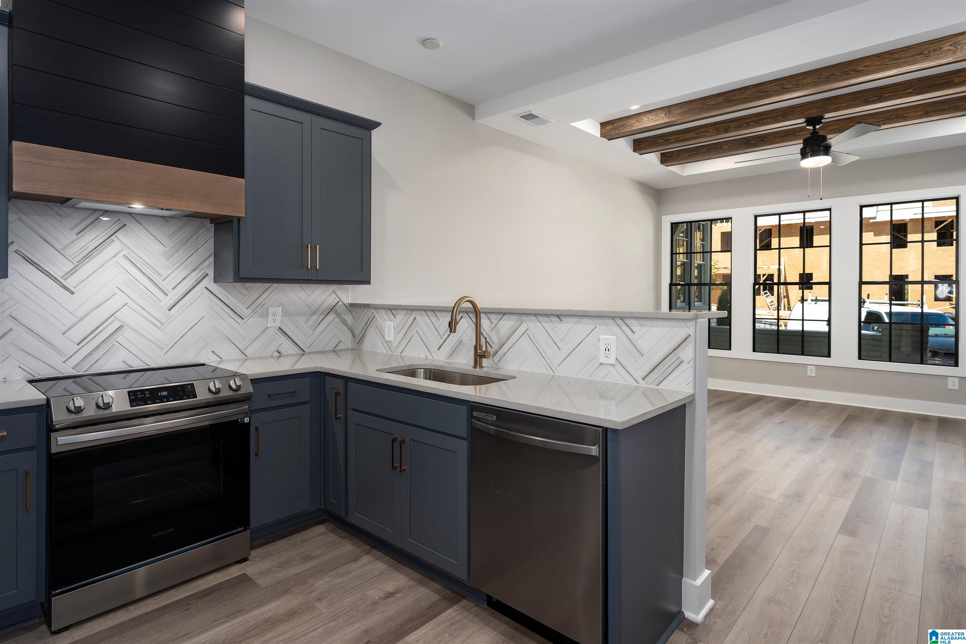 1105 WINDSOR SQUARE