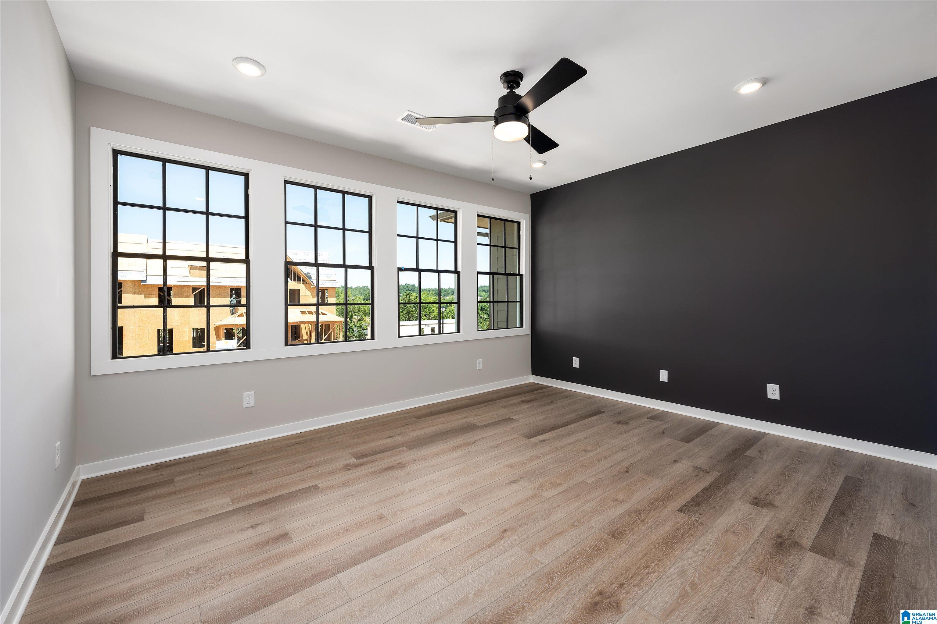 1105 WINDSOR SQUARE