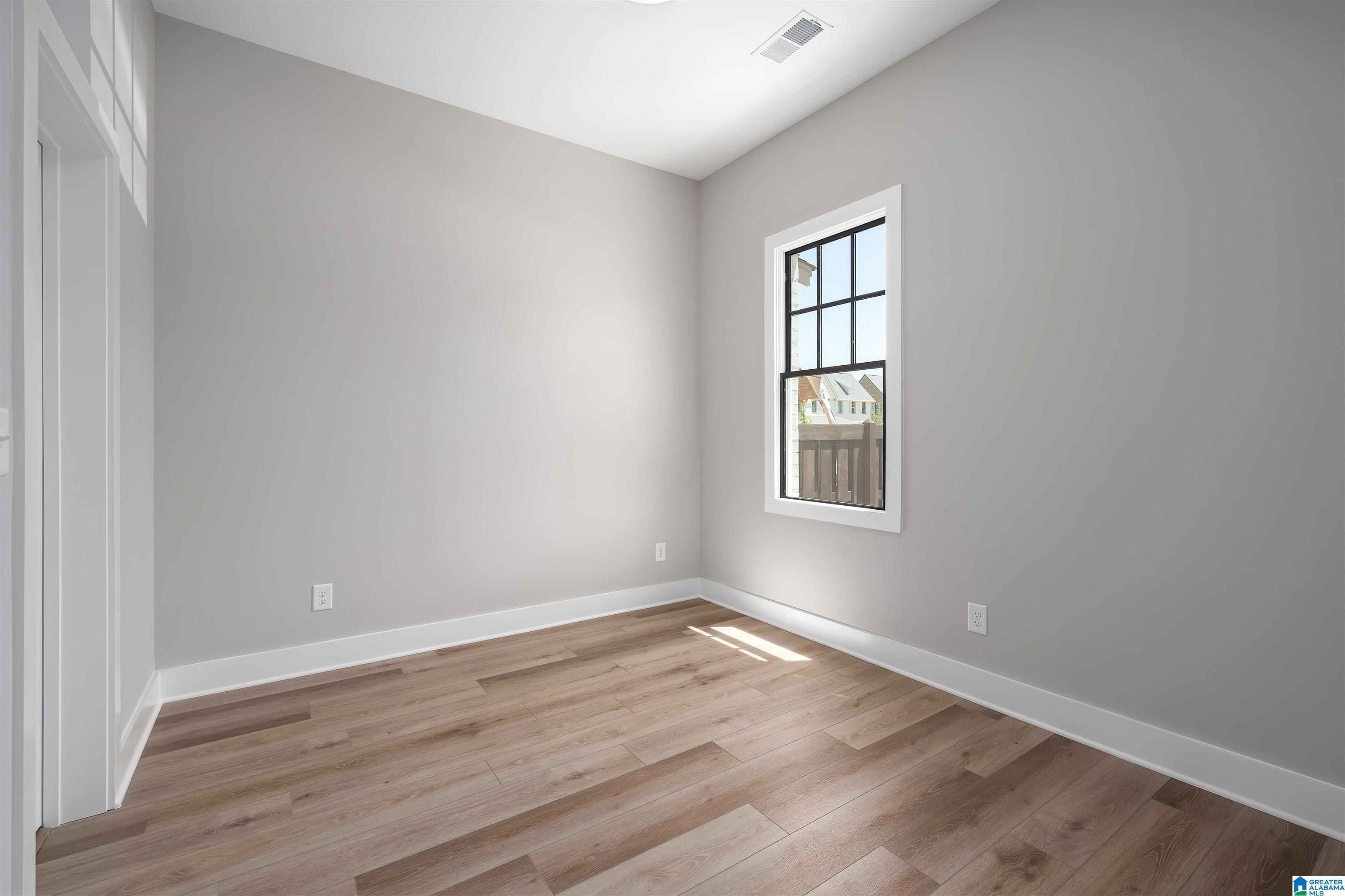 1109 WINDSOR SQUARE