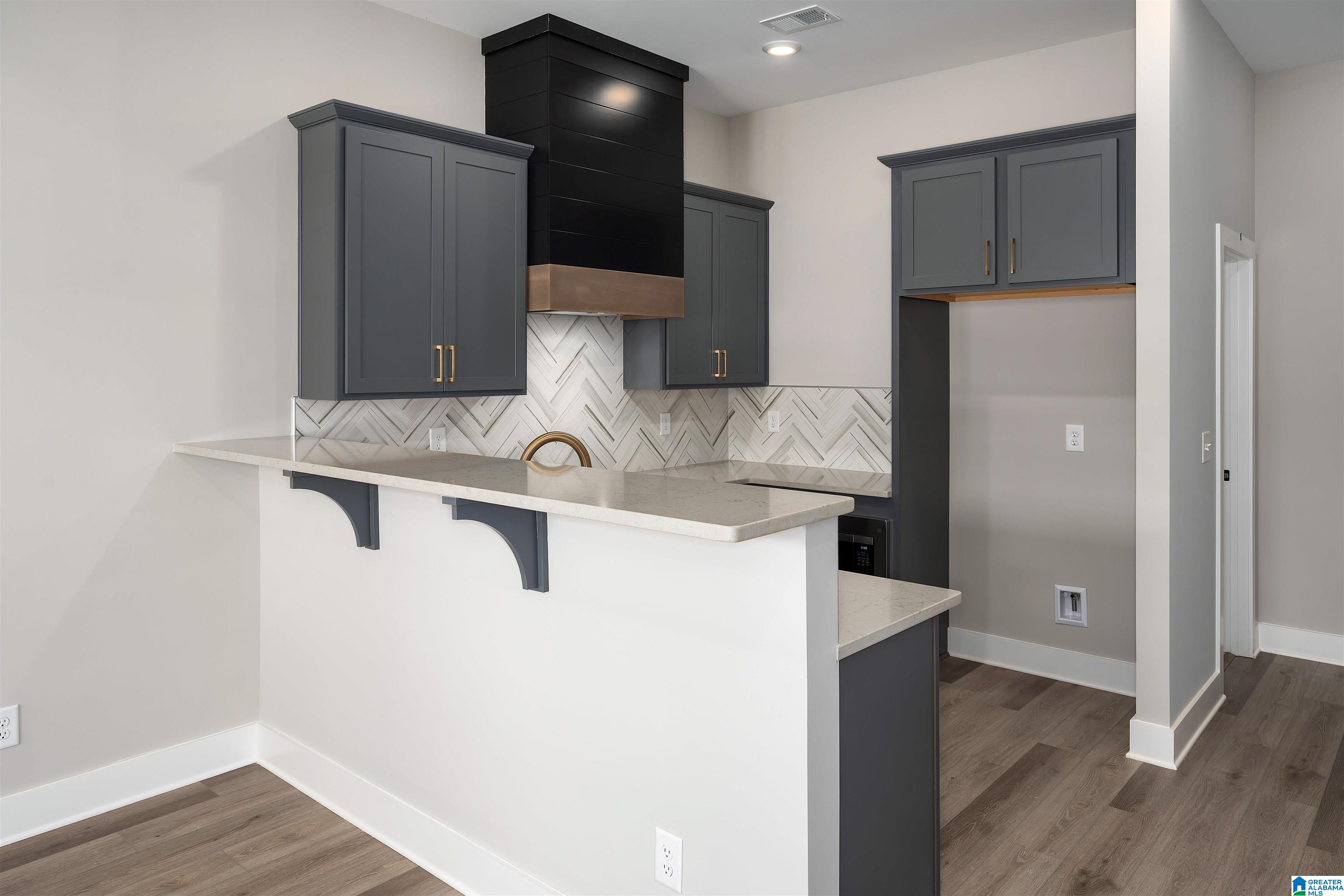 1109 WINDSOR SQUARE
