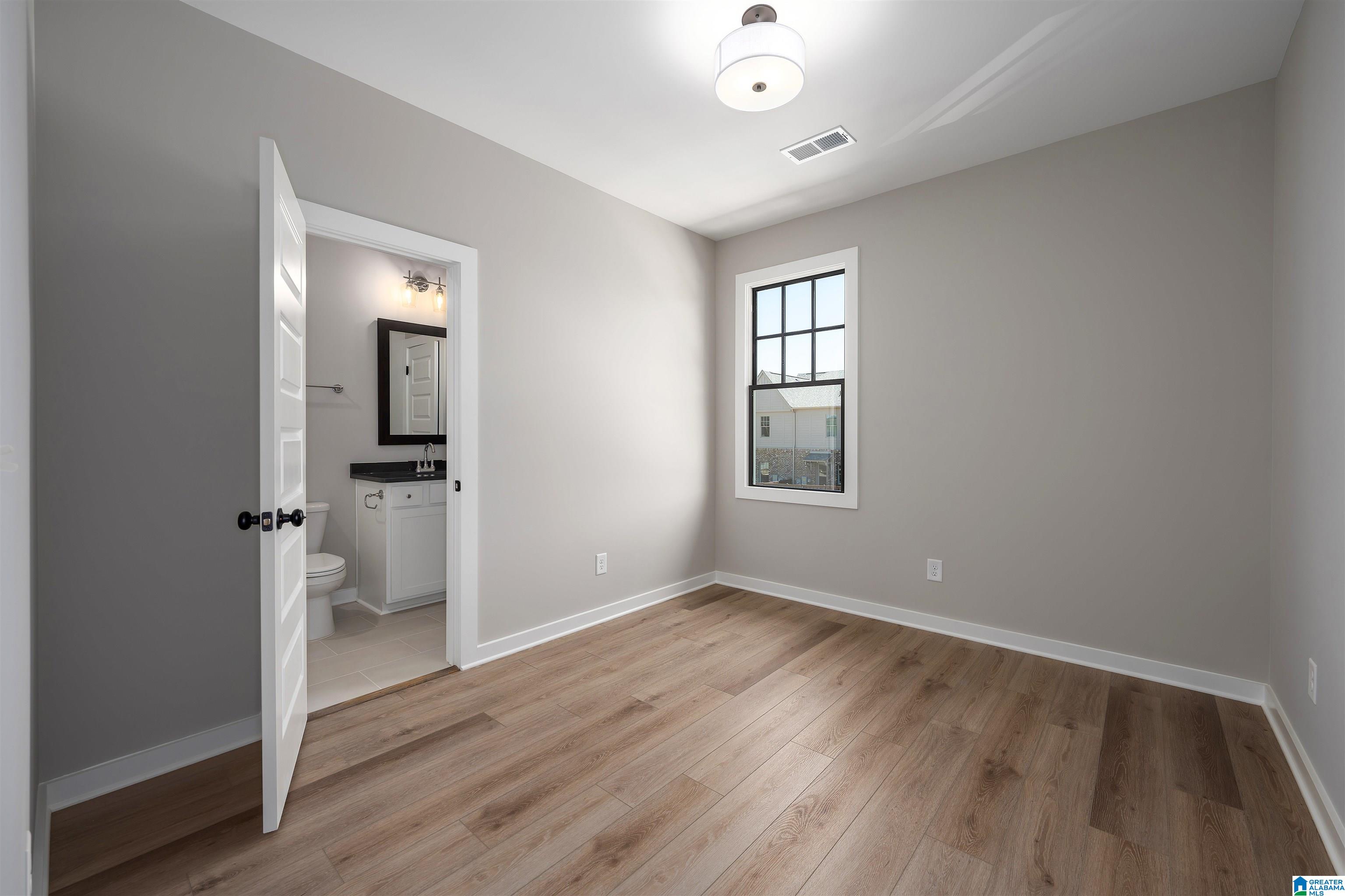 1109 WINDSOR SQUARE