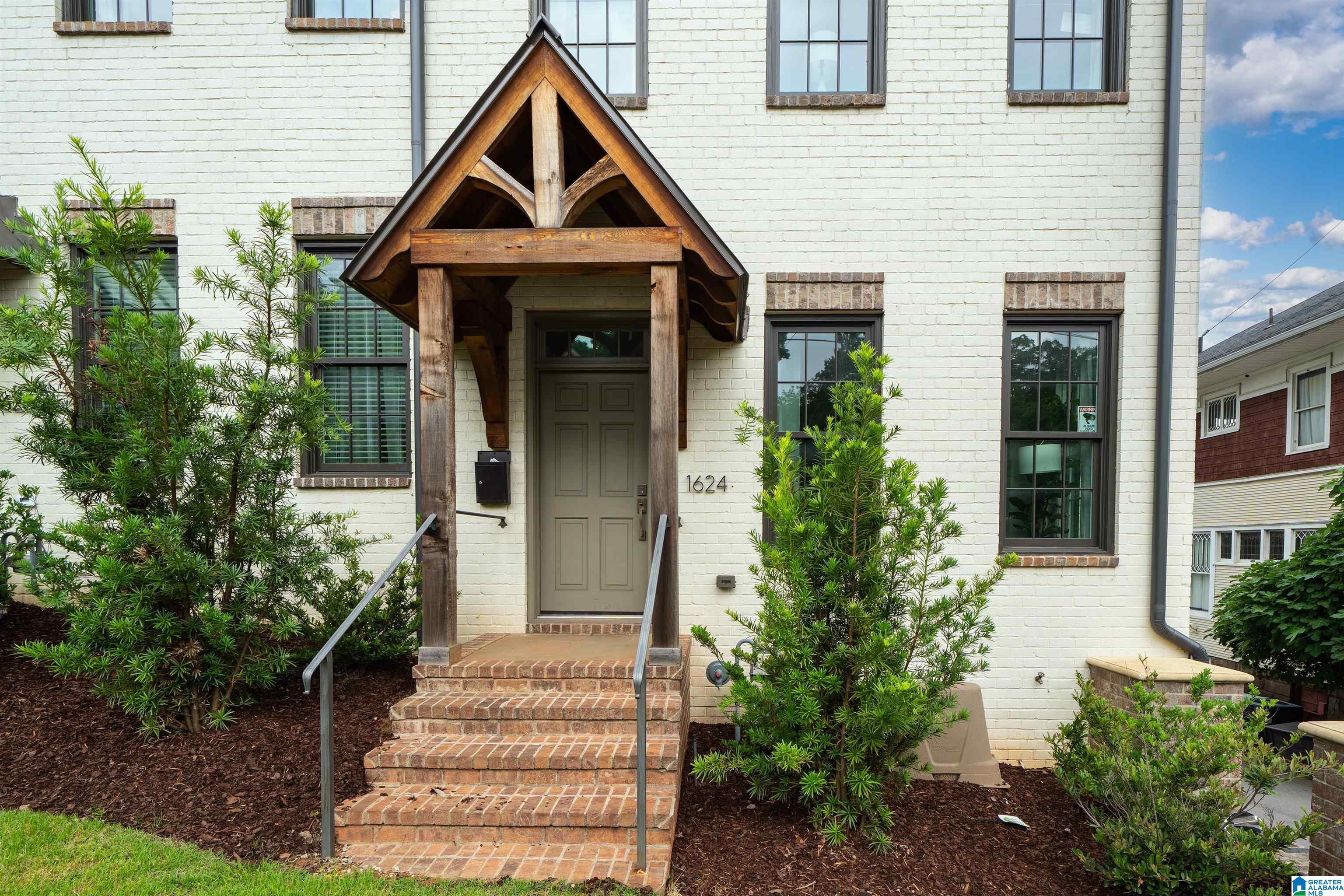 1624 RICHARD ARRINGTON BOULEVARD Unit: 5 UNITS IN TOTAL
