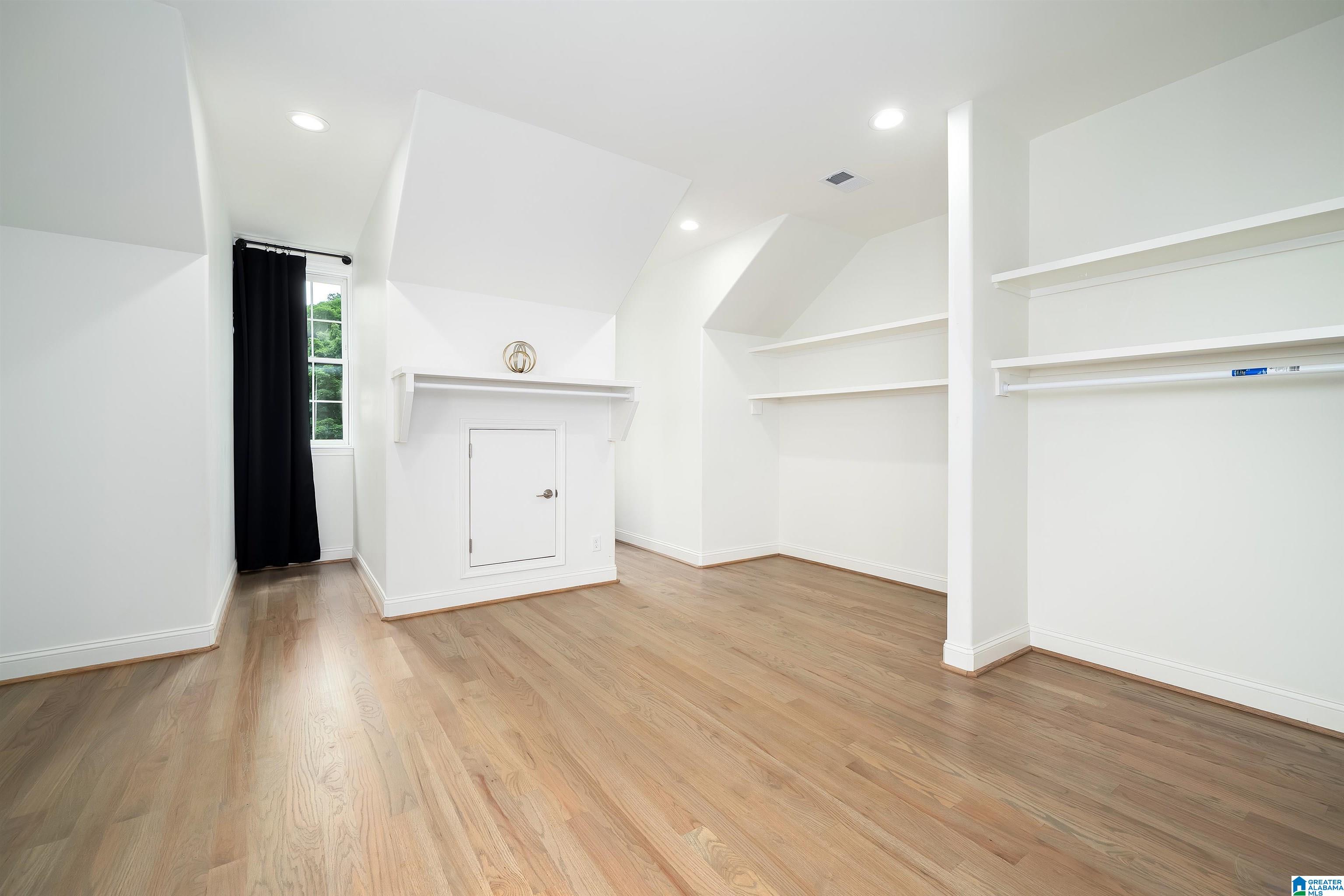 1624 RICHARD ARRINGTON BOULEVARD Unit: 5 UNITS IN TOTAL
