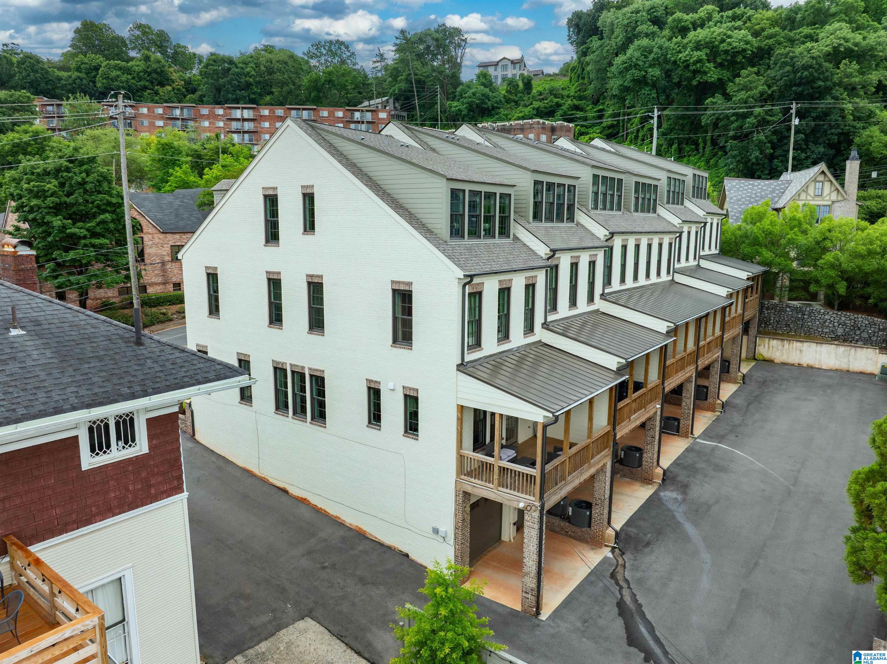1624 RICHARD ARRINGTON BOULEVARD Unit: 5 UNITS IN TOTAL