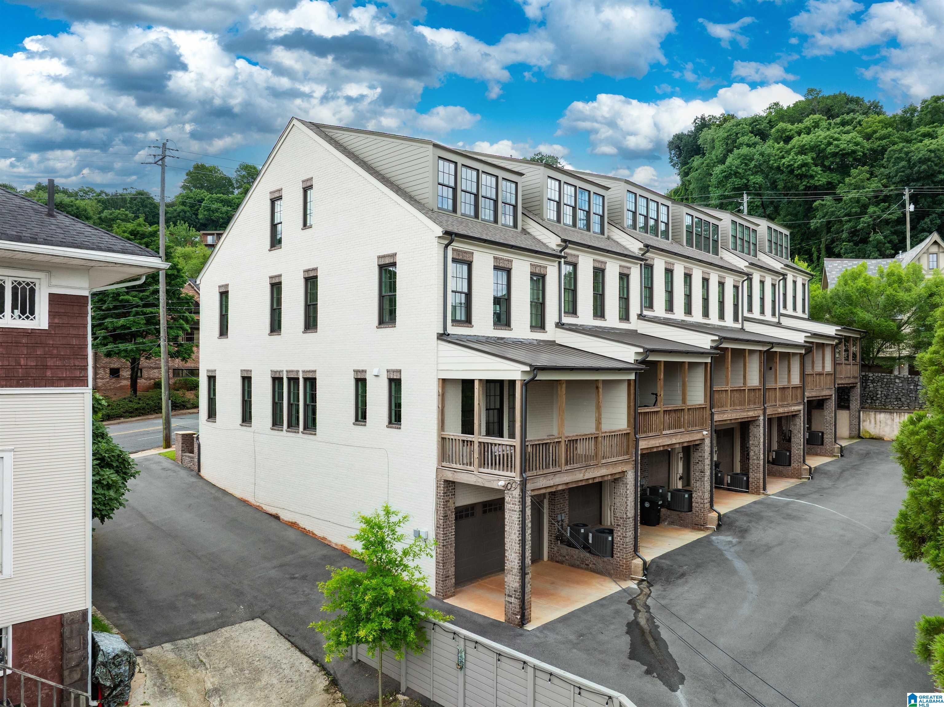 1624 RICHARD ARRINGTON BOULEVARD Unit: 5 UNITS IN TOTAL