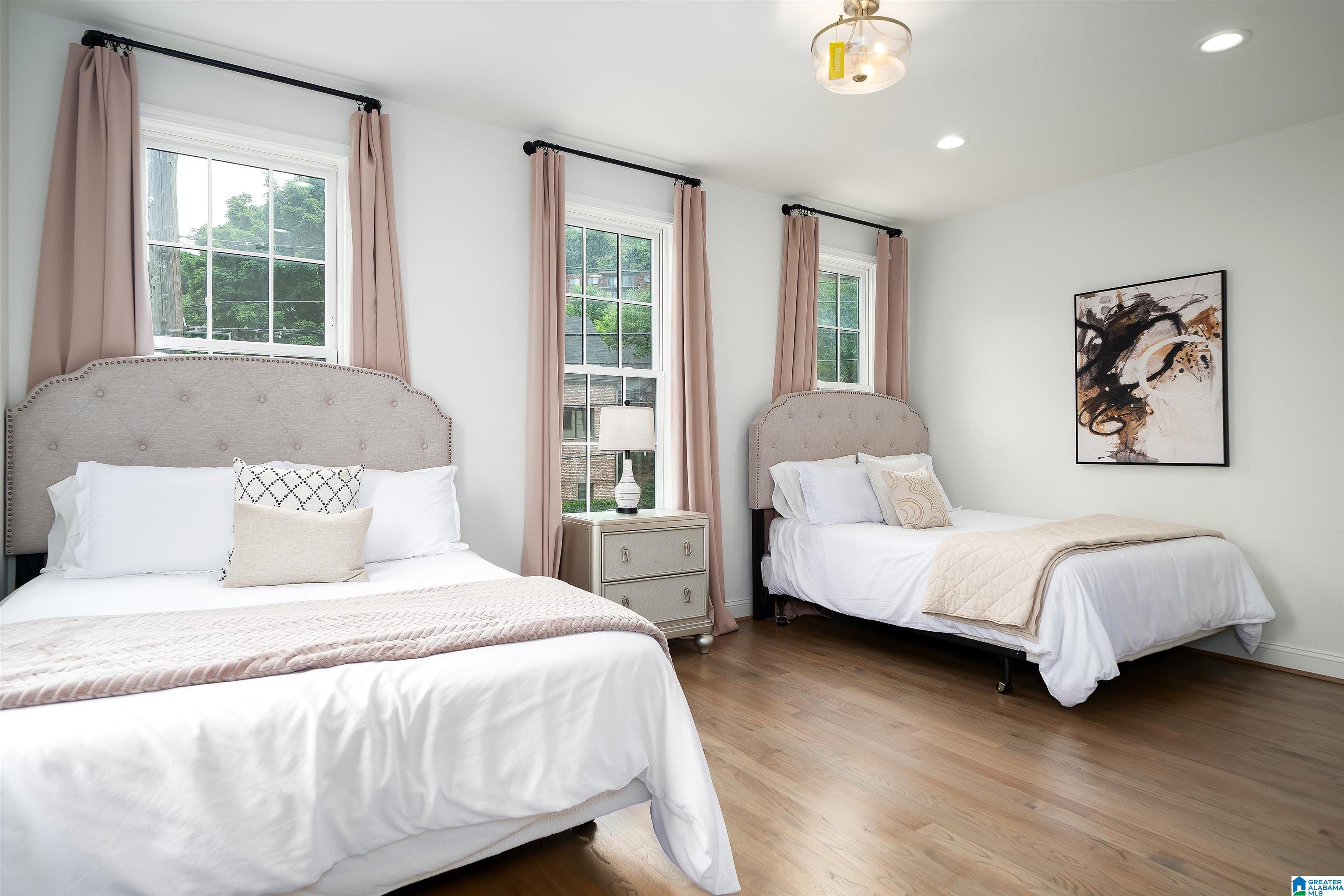 1624 RICHARD ARRINGTON BOULEVARD Unit: 5 UNITS IN TOTAL