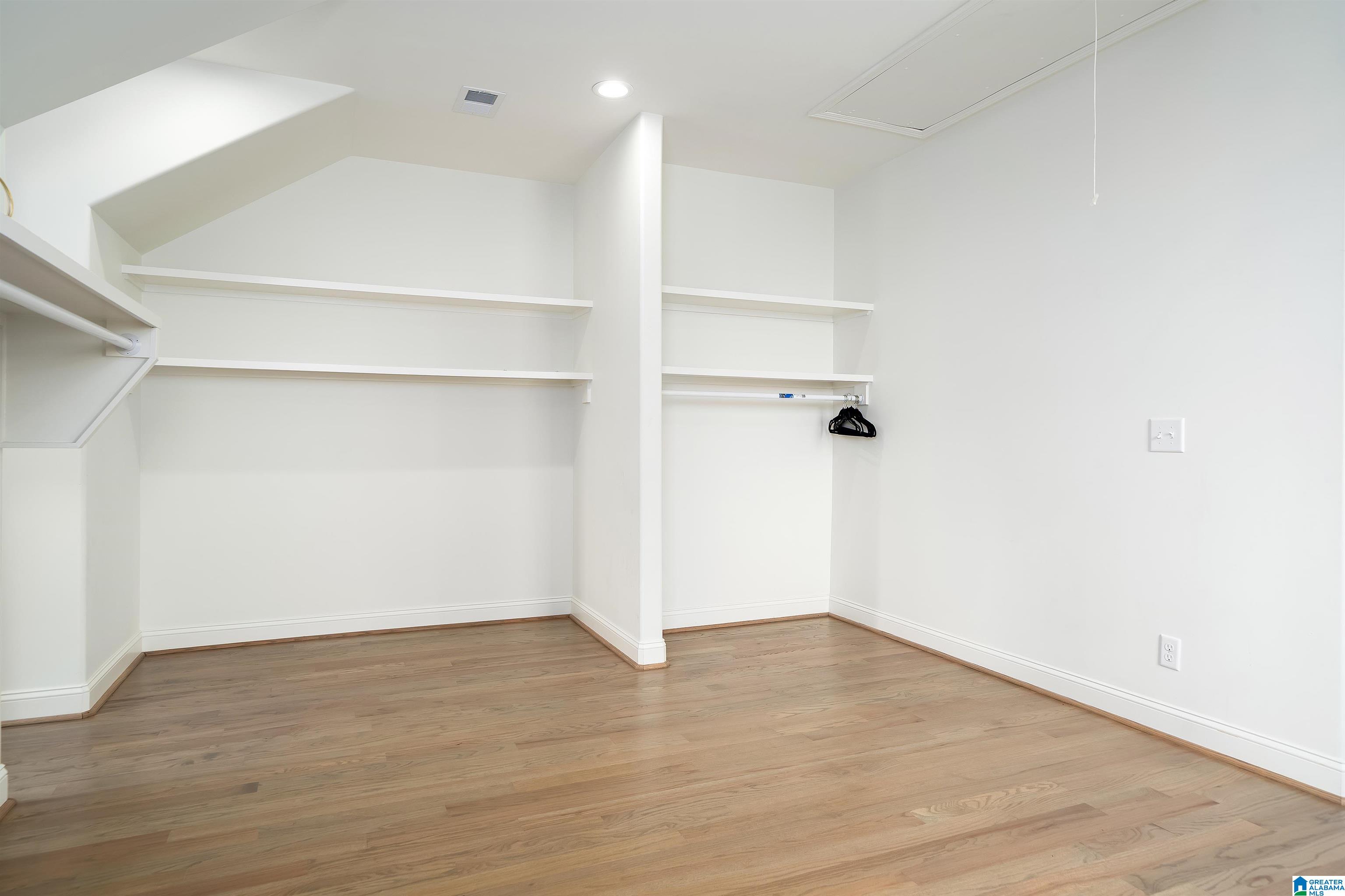 1624 RICHARD ARRINGTON BOULEVARD Unit: 5 UNITS IN TOTAL