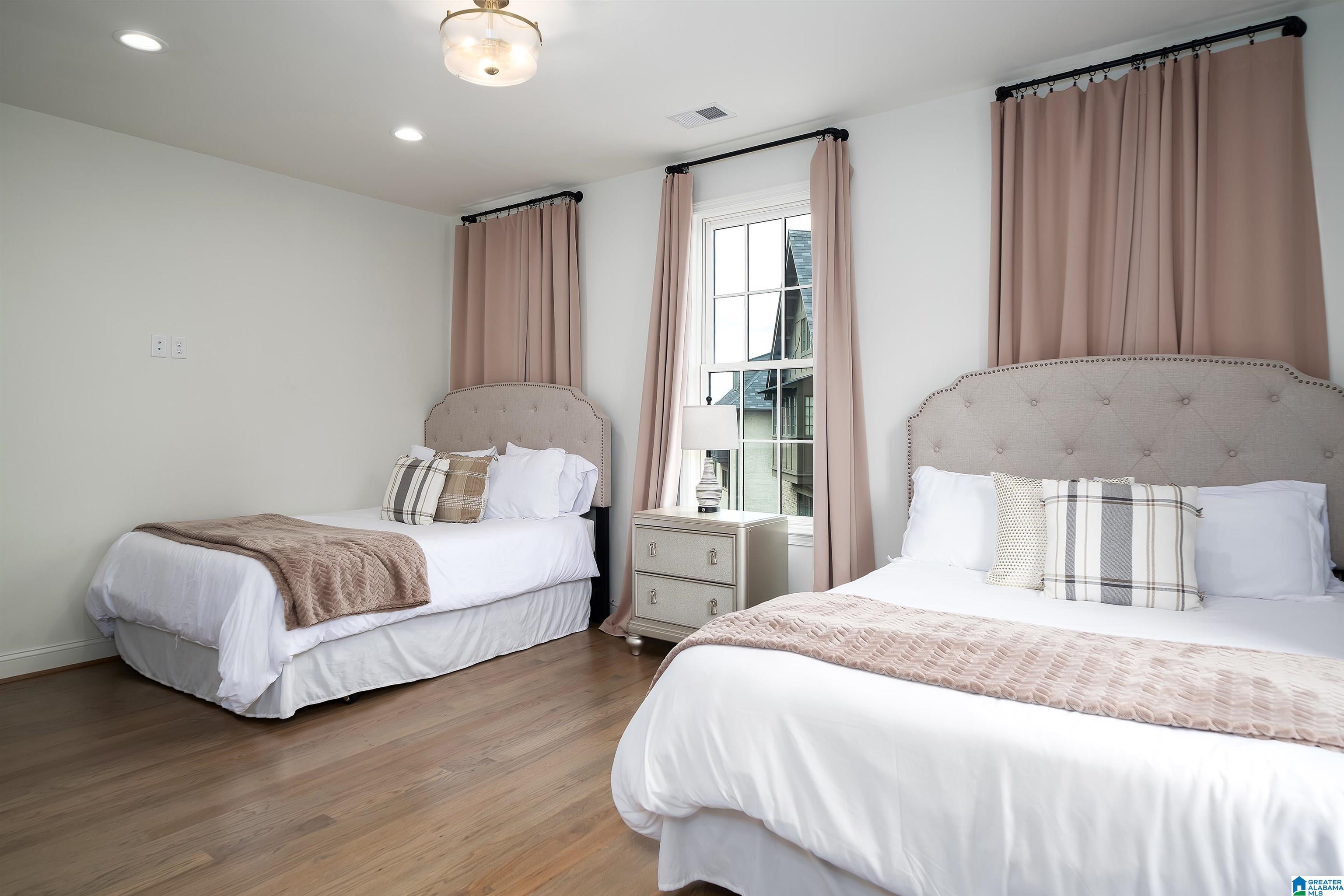 1624 RICHARD ARRINGTON BOULEVARD Unit: 5 UNITS IN TOTAL