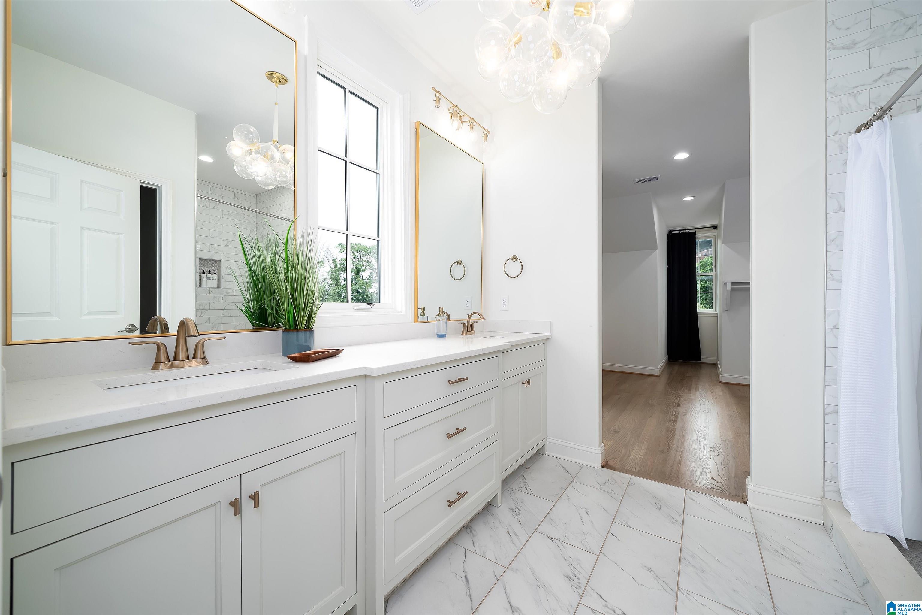 1624 RICHARD ARRINGTON BOULEVARD Unit: 5 UNITS IN TOTAL